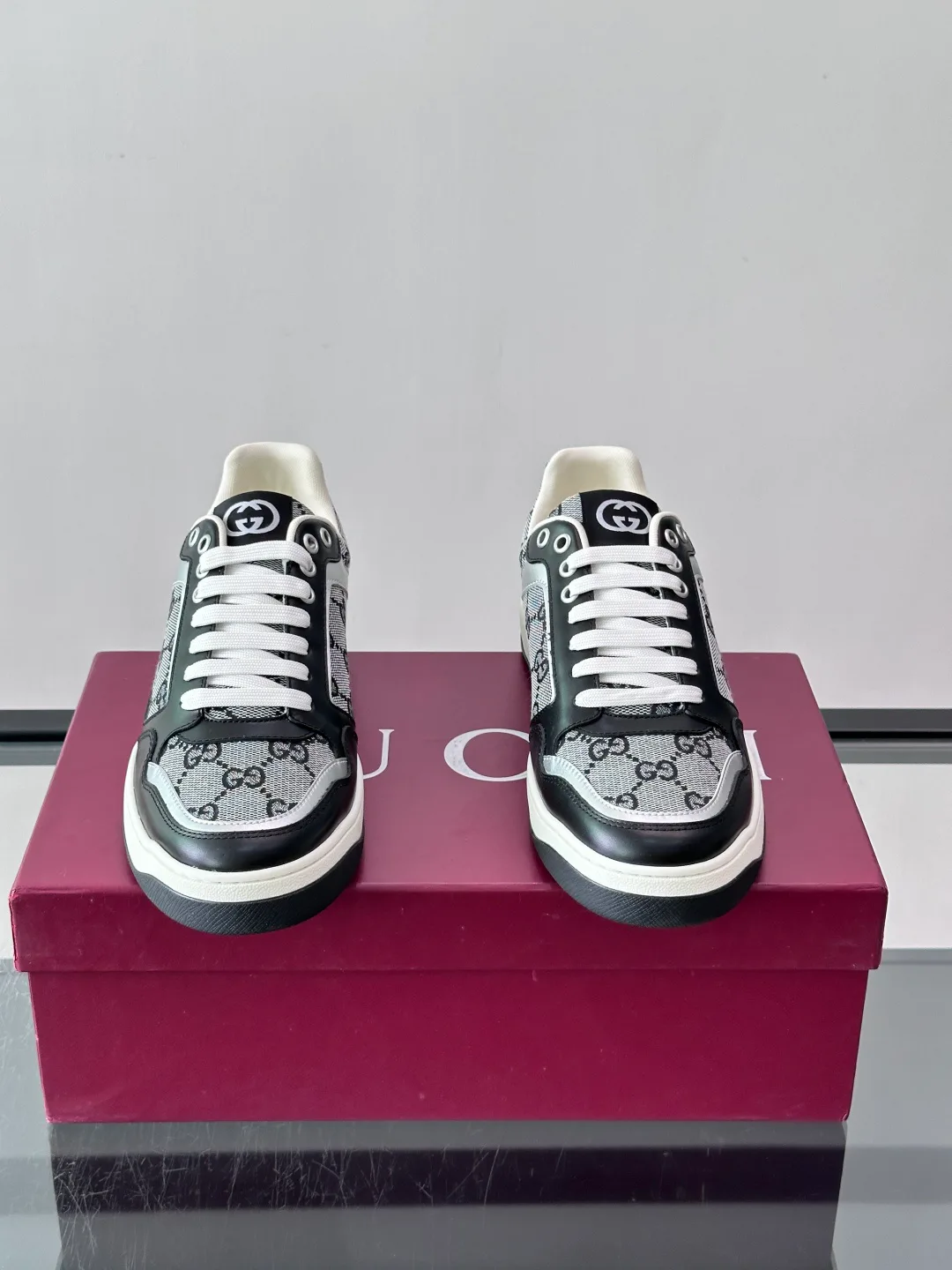 Women's Sneakers GUCCI 18102695