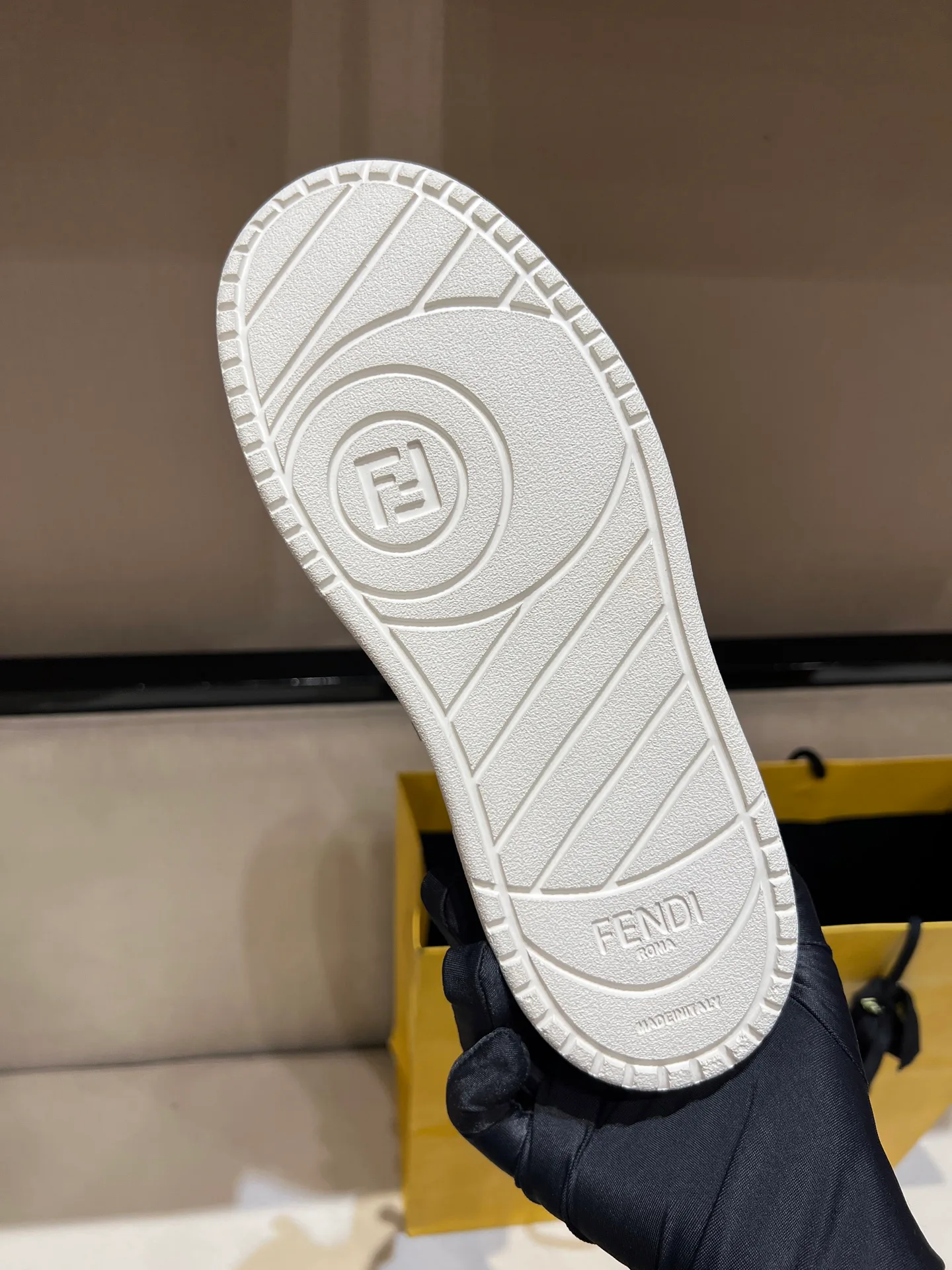 Women's Sneakers FENDI 18020656