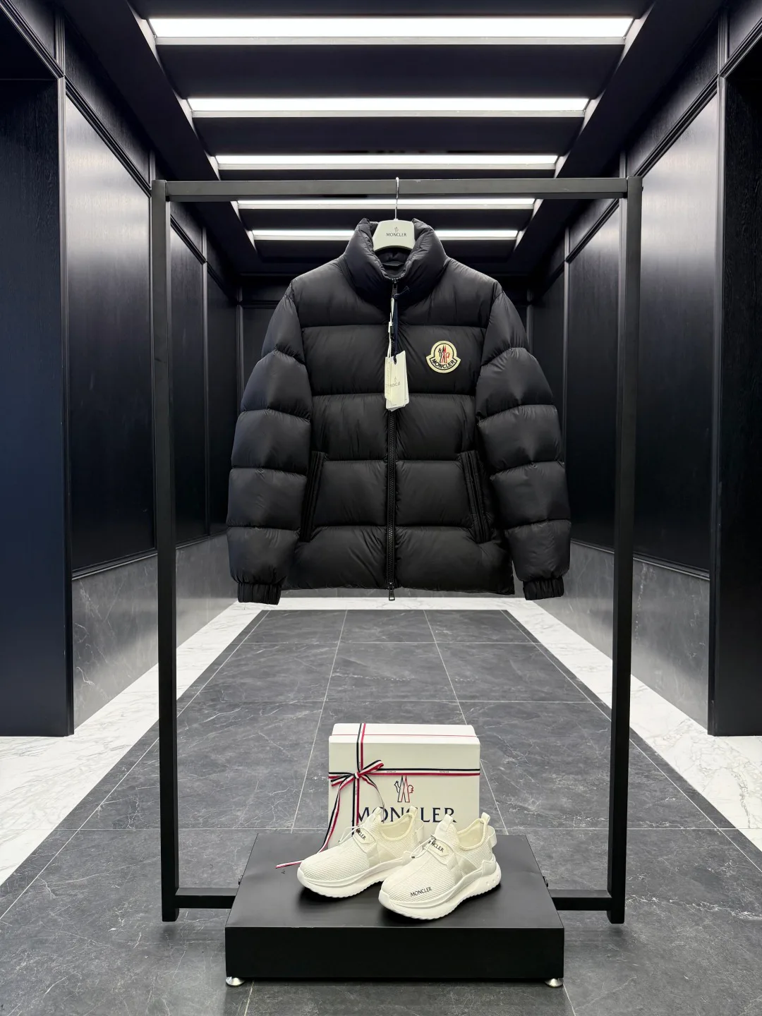 Men's Jackets And Down Jackets MONCLER 17918146