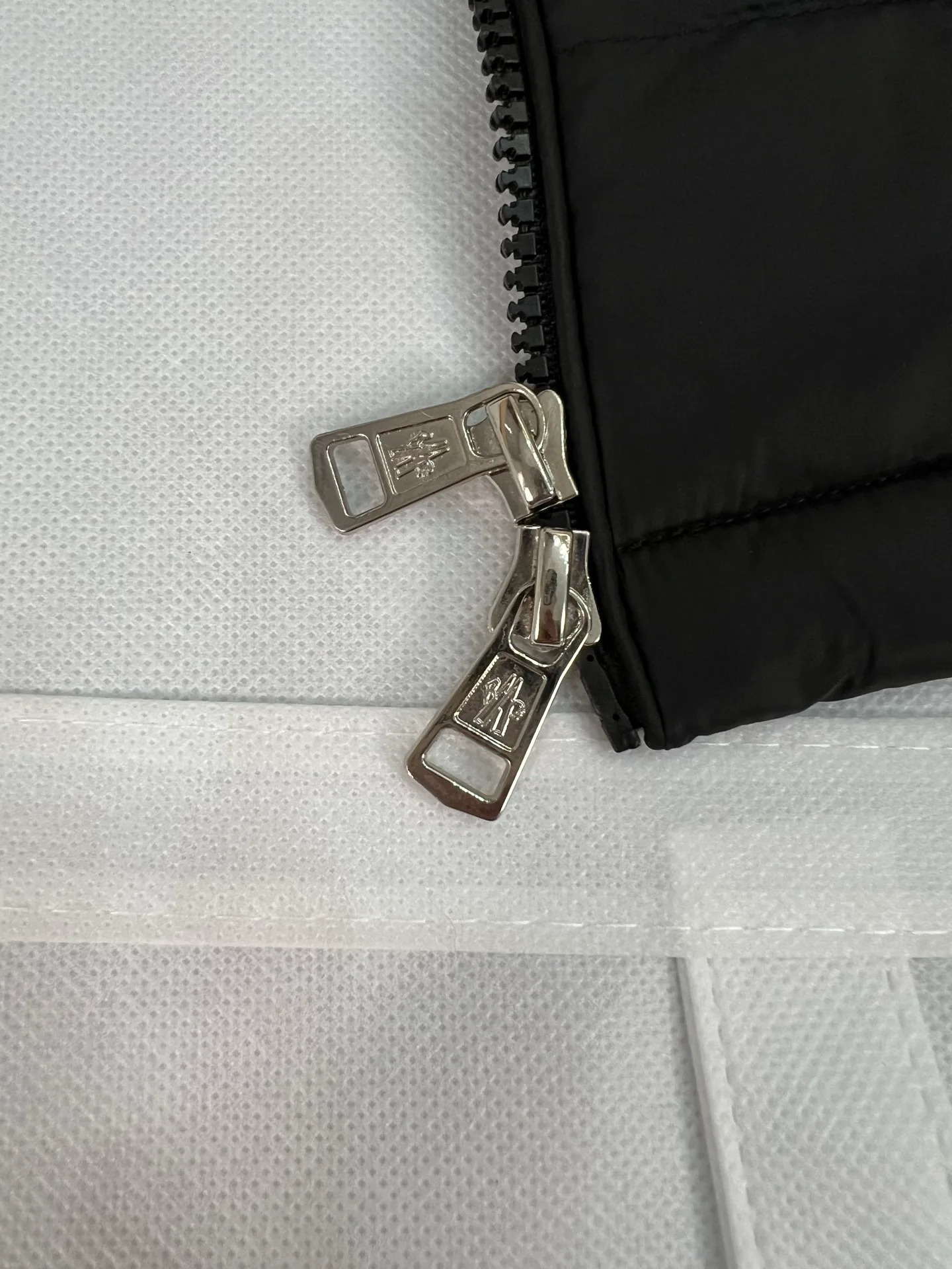 Куртки И Пуховики Мужские Moncler 18599824