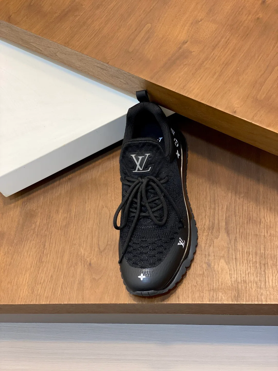 Men's Sneakers LOUIS VUITTON 18337596