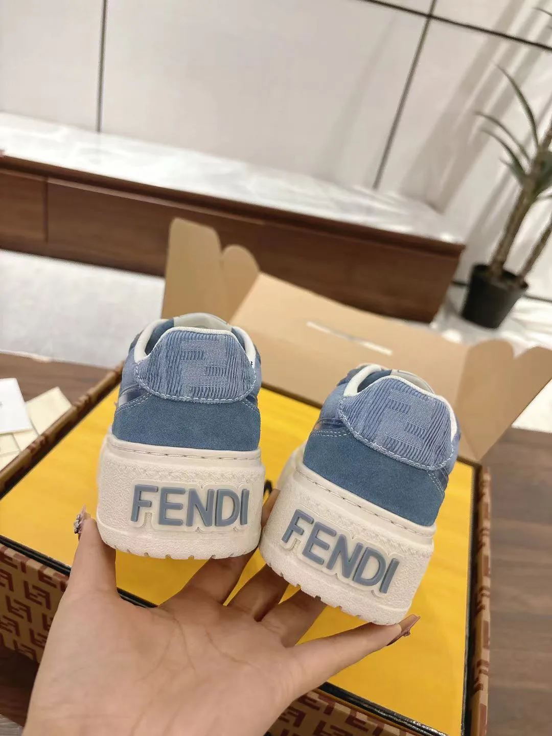 Women's Sneakers FENDI 18219638