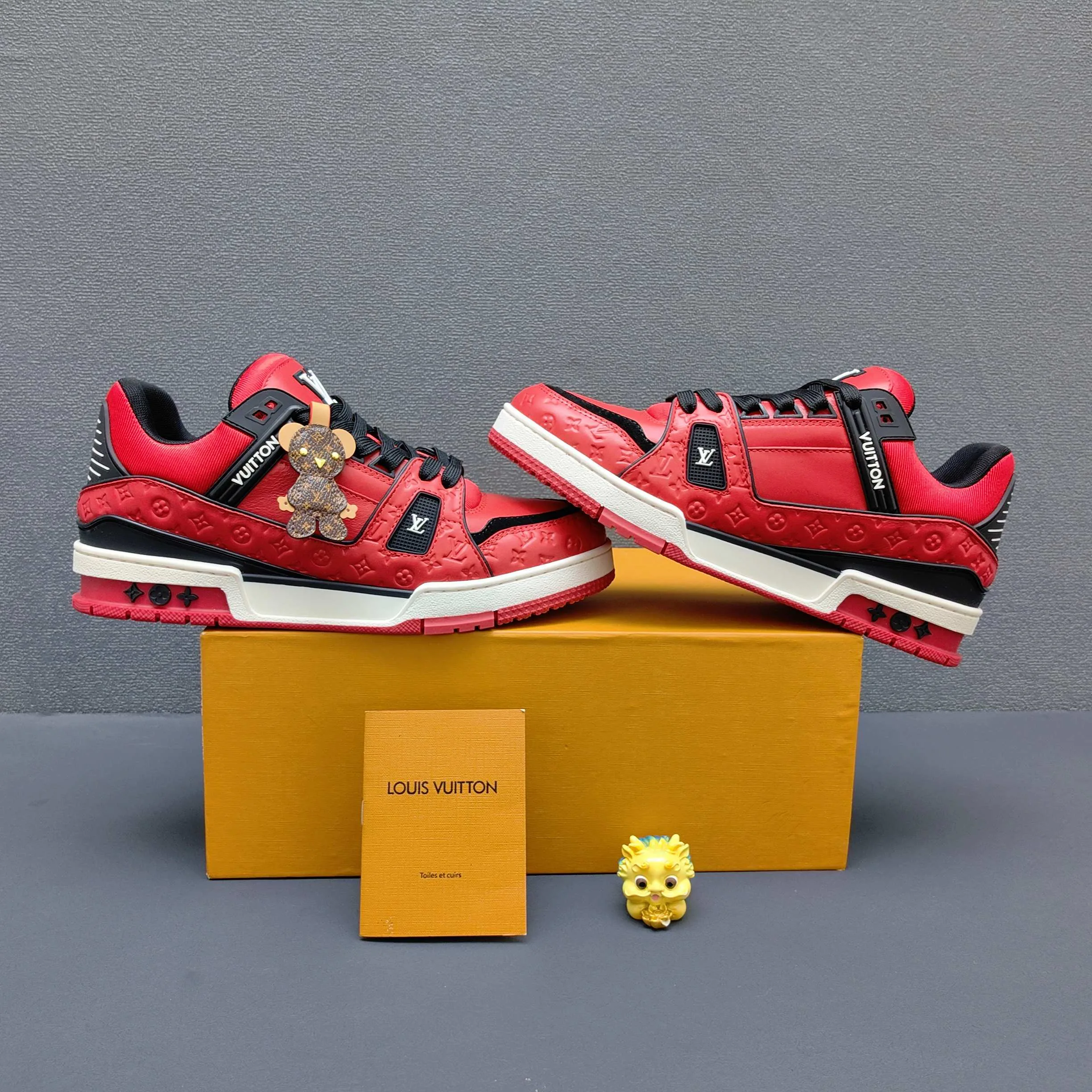 Women's Sneakers LOUIS VUITTON 17725109