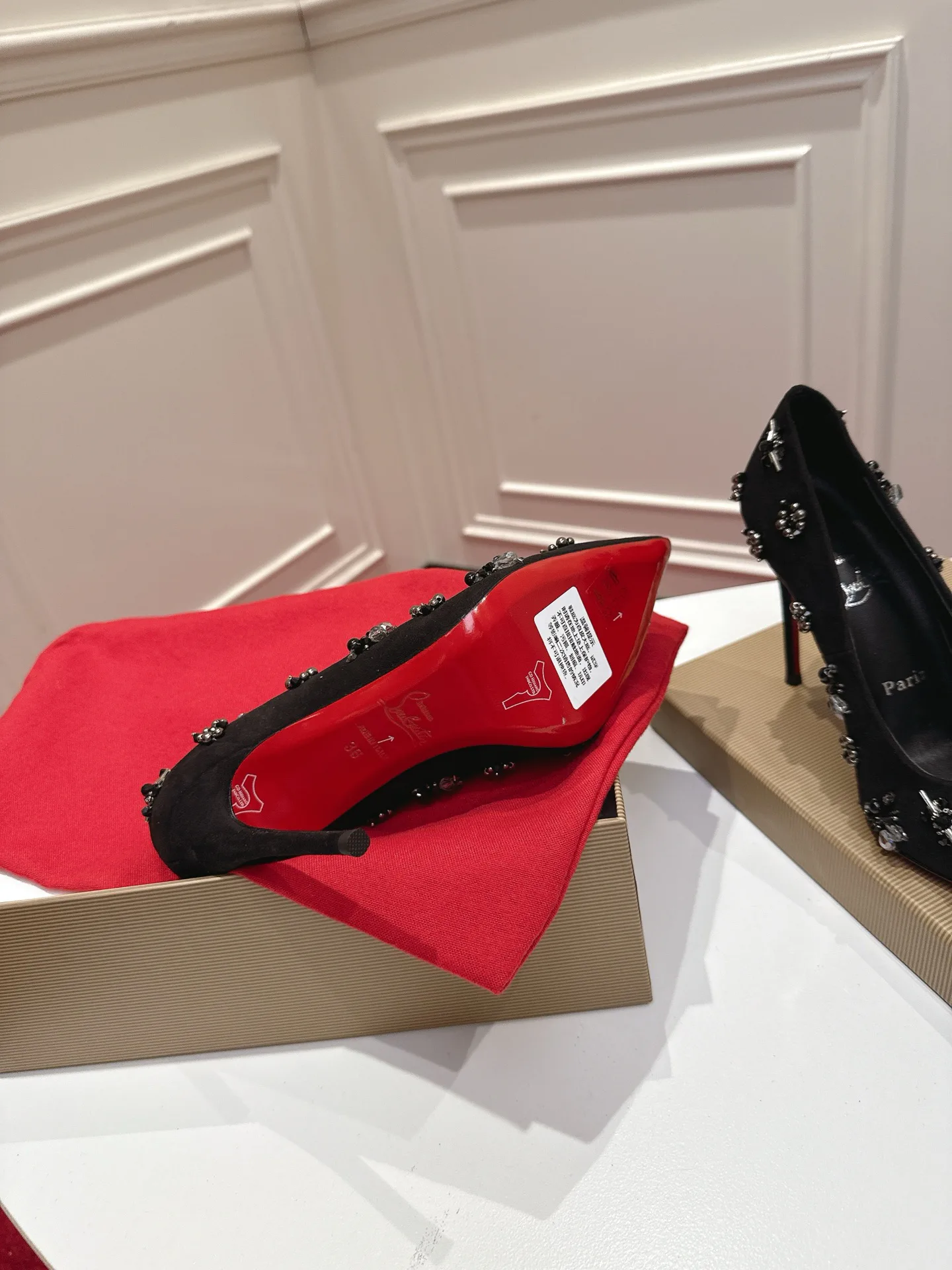 Women's Heels CHRISTIAN LOUBOUTIN 17057834