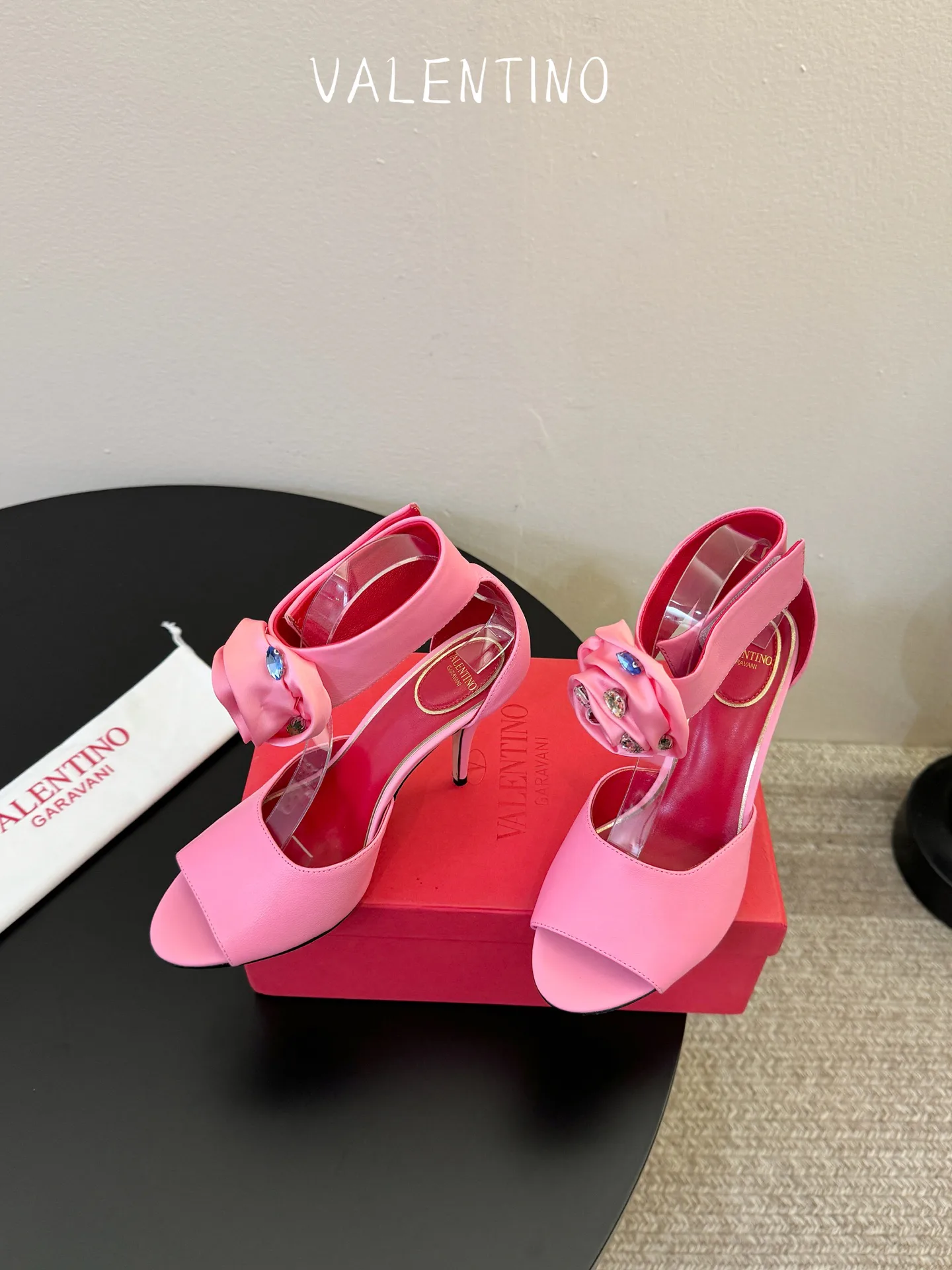 Women's Open-Toe Sandals VALENTINO 17281540