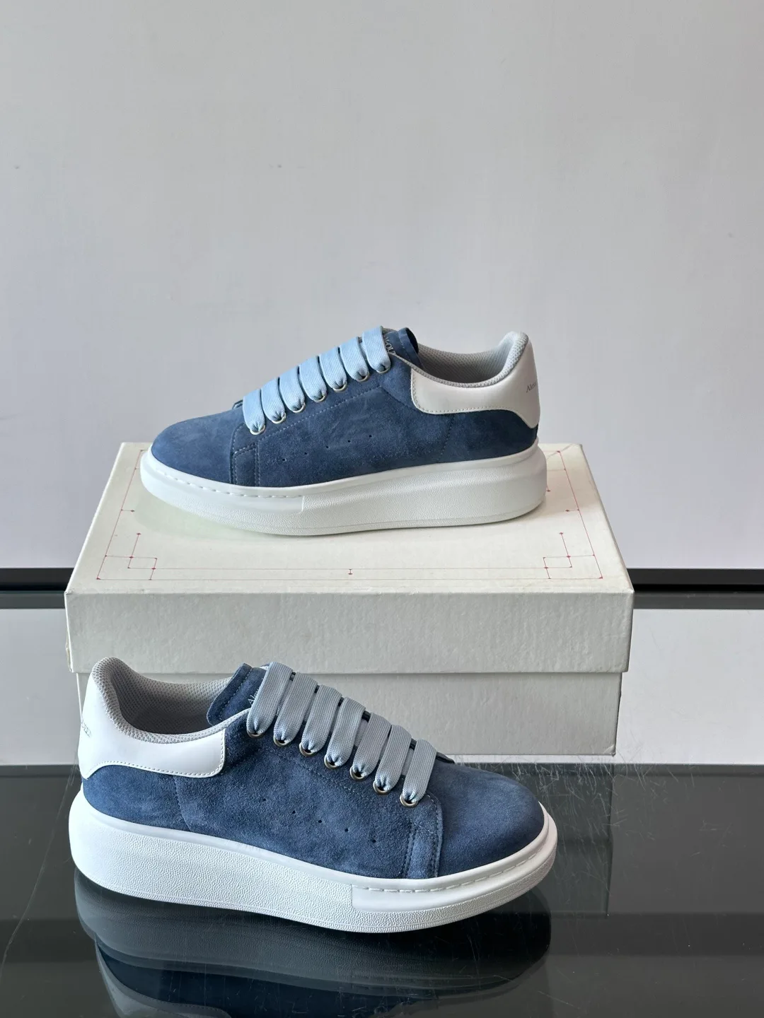Women's Sneakers ALEXANDER MCQUEEN 17447548