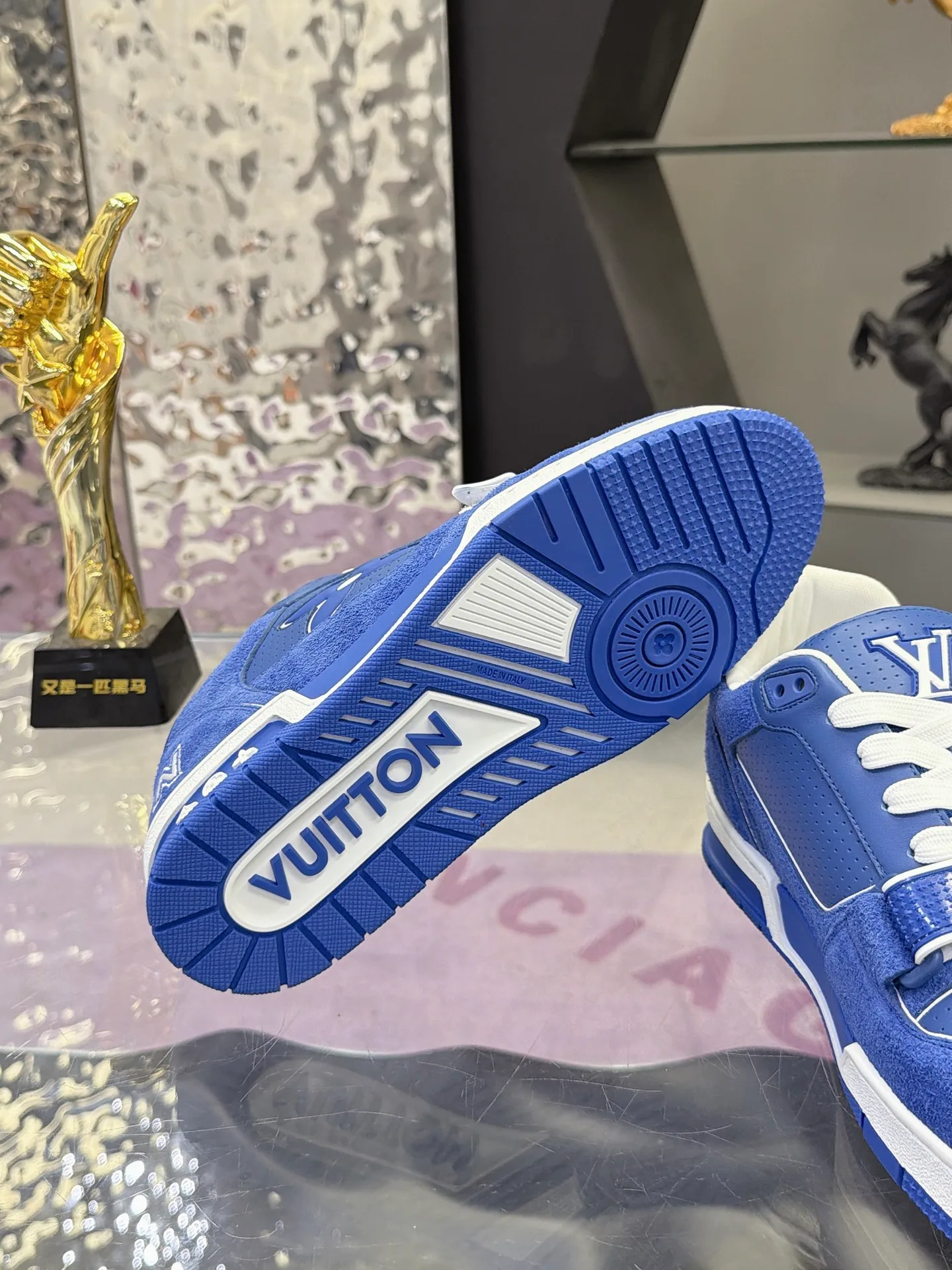 Women's Sneakers LOUIS VUITTON 17740574