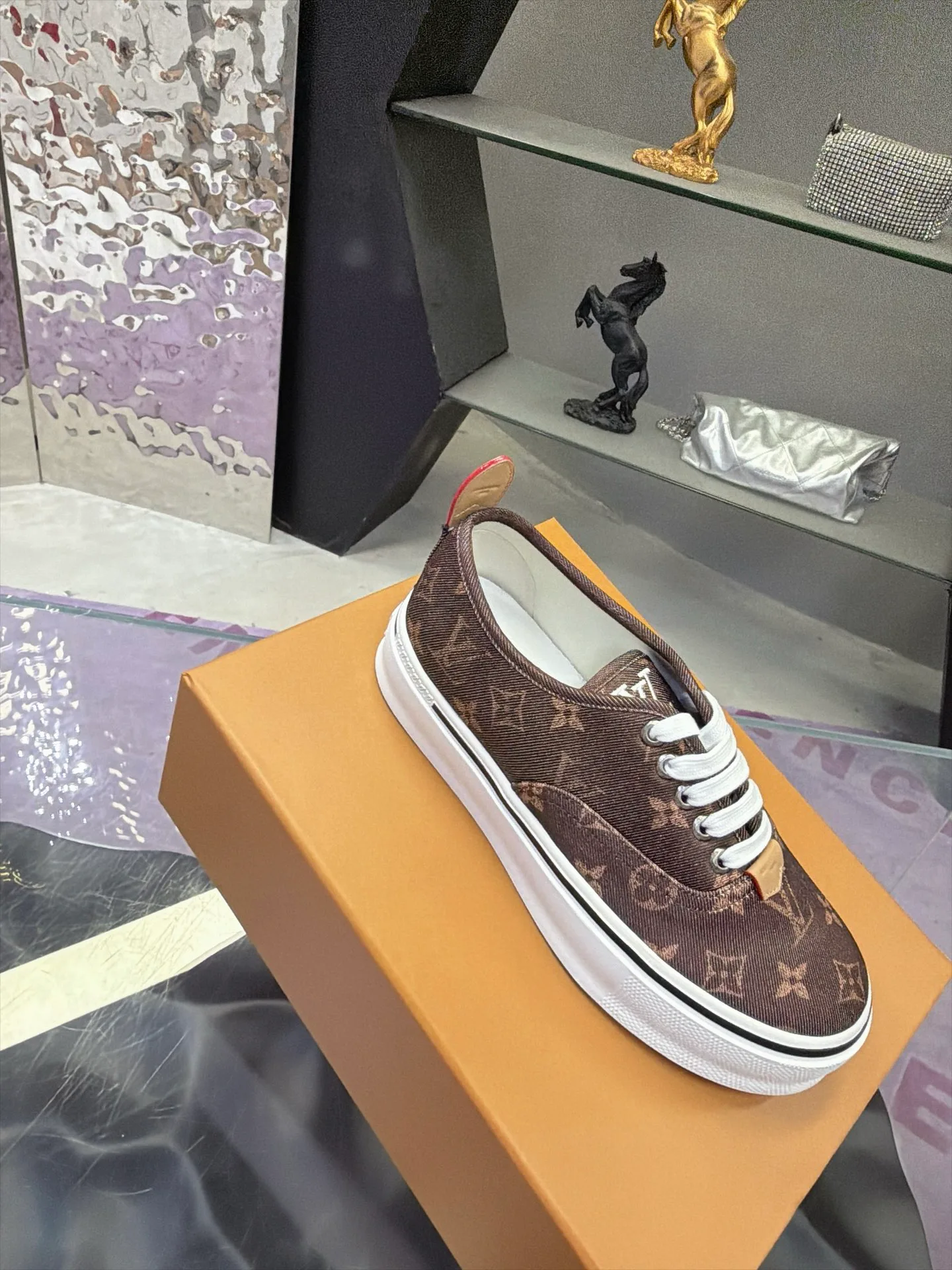 Men's Sneakers LOUIS VUITTON 17930902