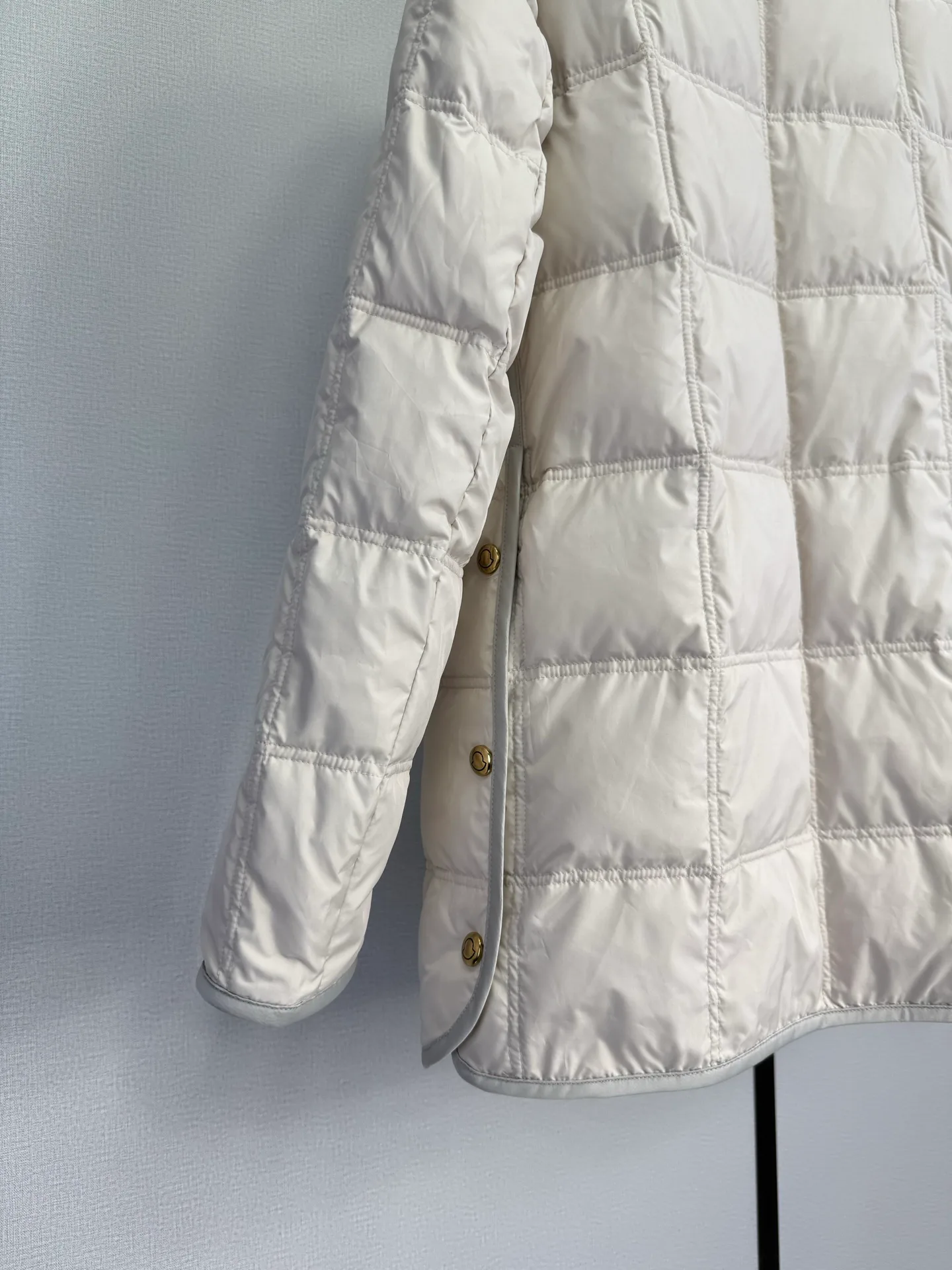 Women's Jackets And Down Jackets MONCLER 18022130