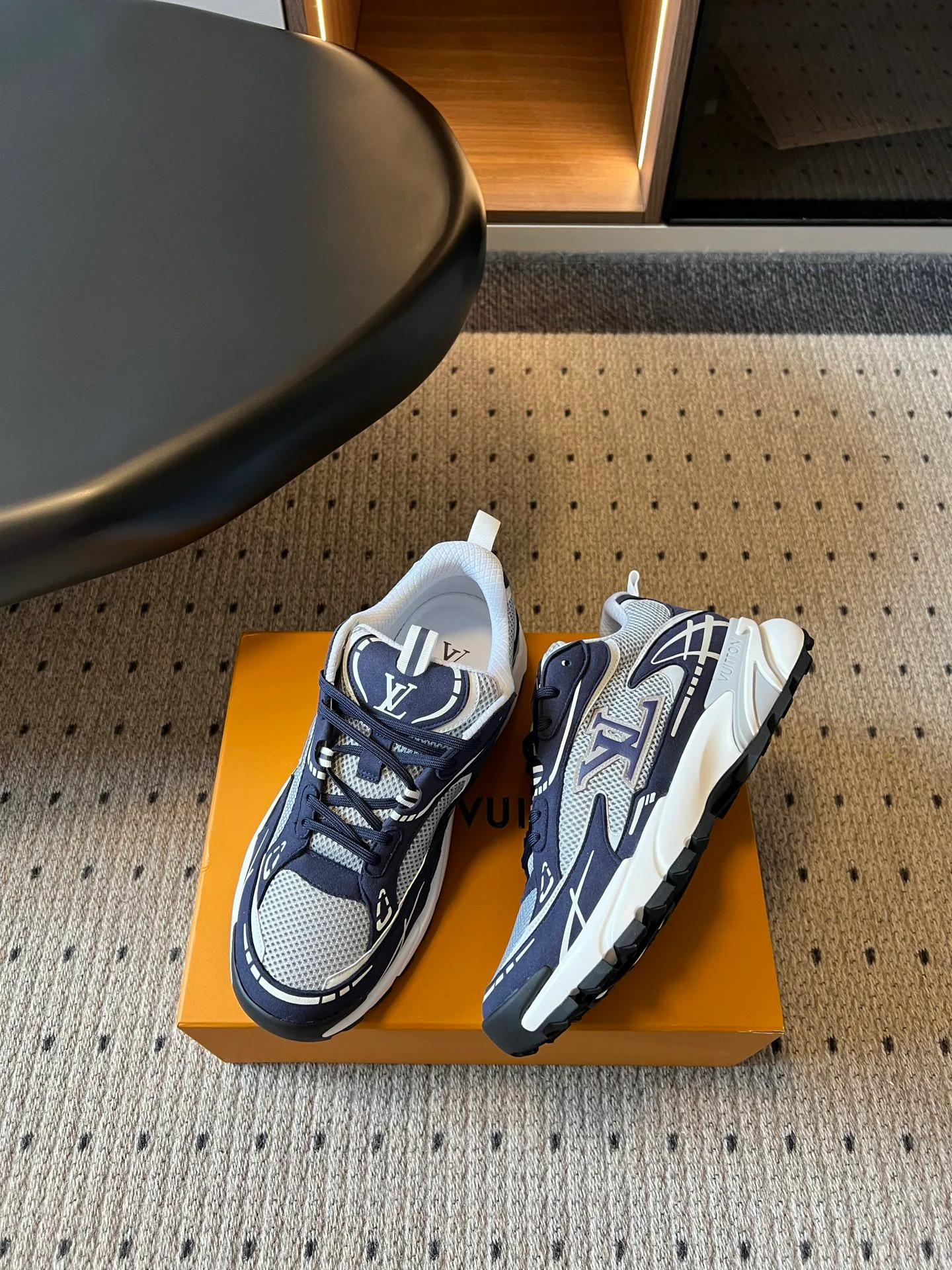 Men's Sneakers LOUIS VUITTON 17419420