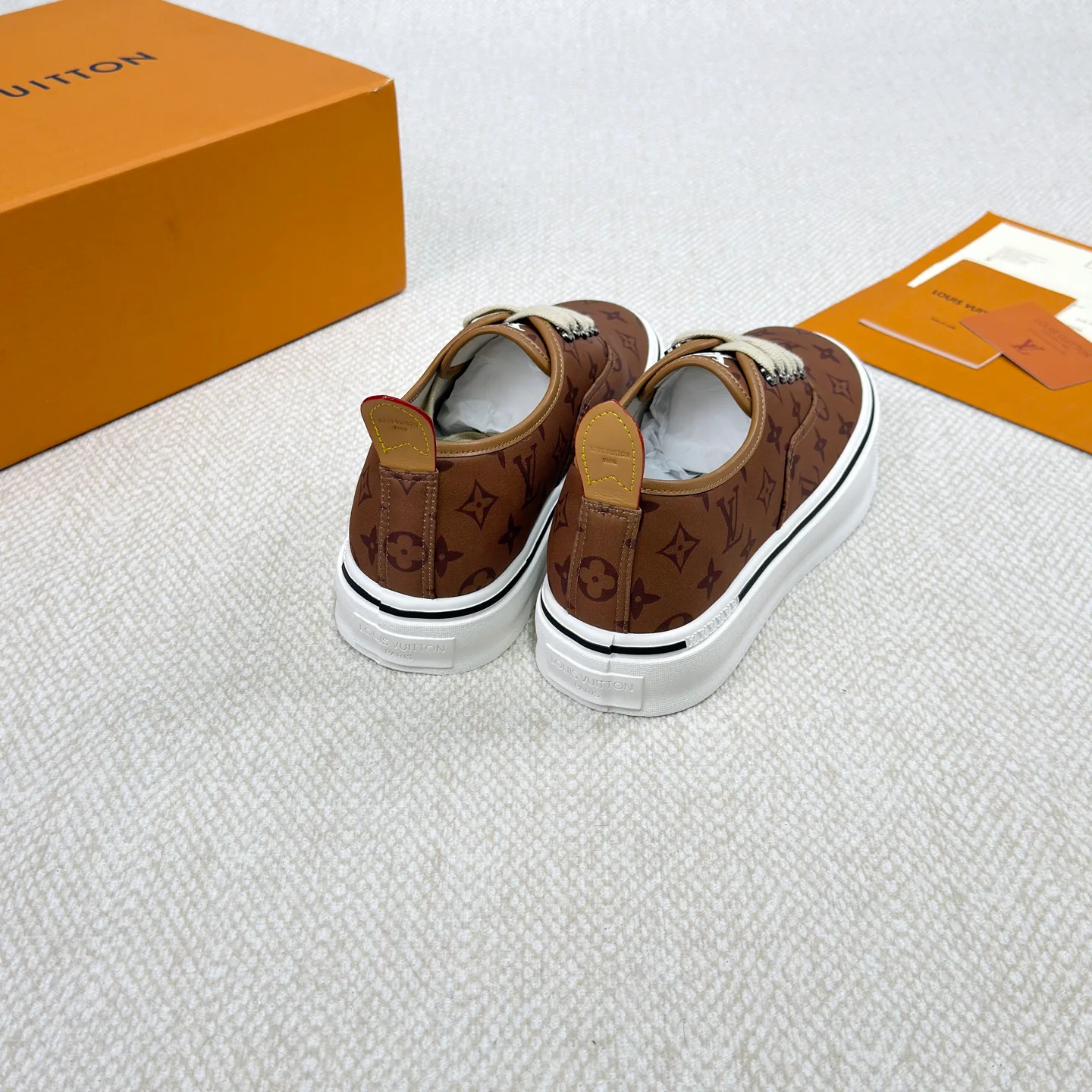 Men's Sneakers LOUIS VUITTON 18365133
