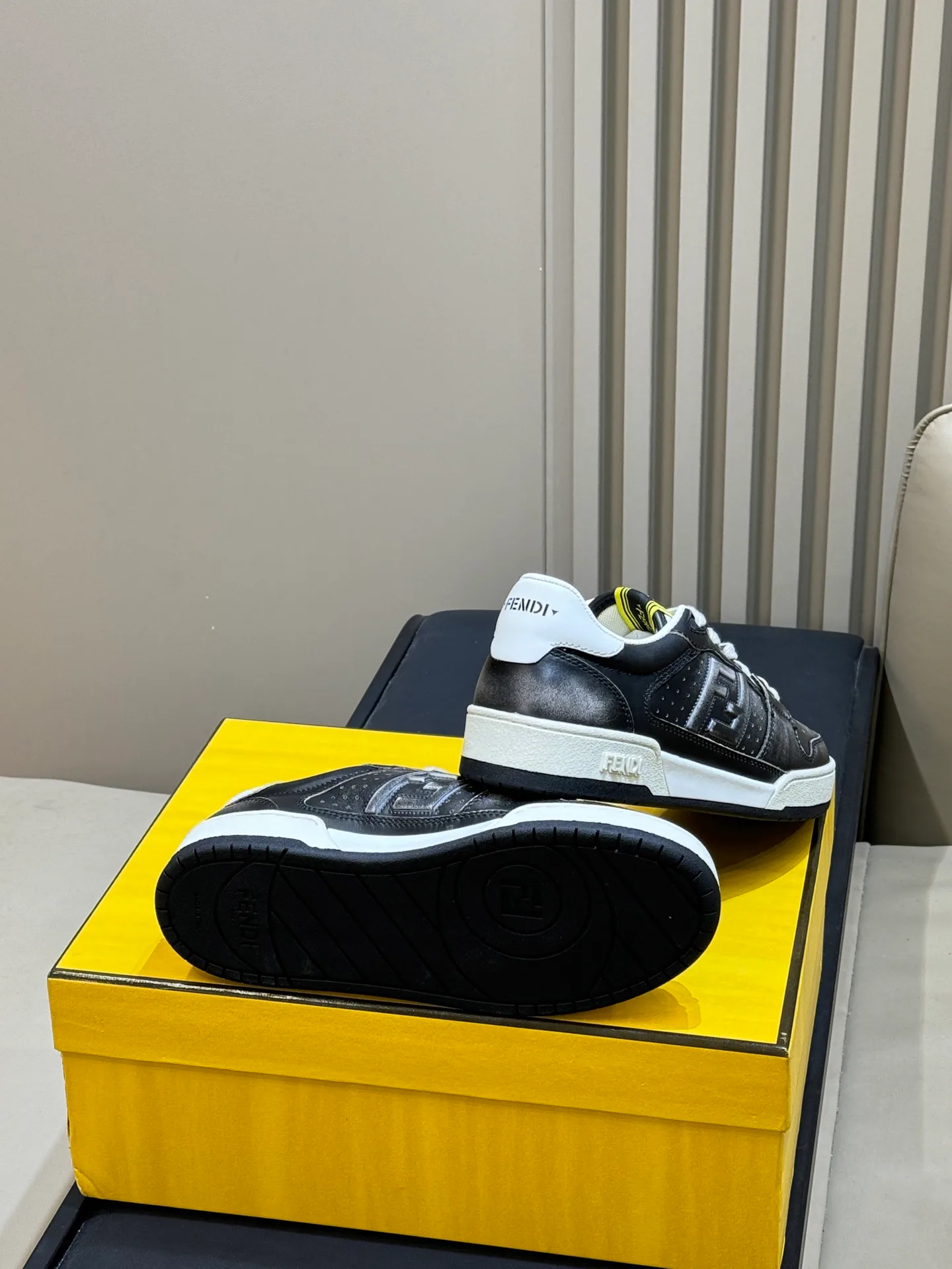 Women's Sneakers FENDI 18073181