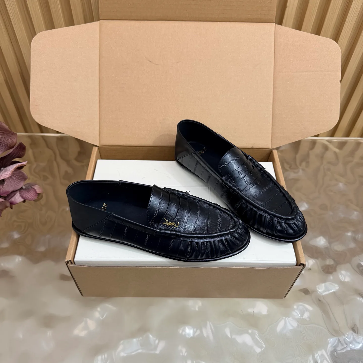 Women's Loafers And Moccasins SAINT LAURENT 18062364