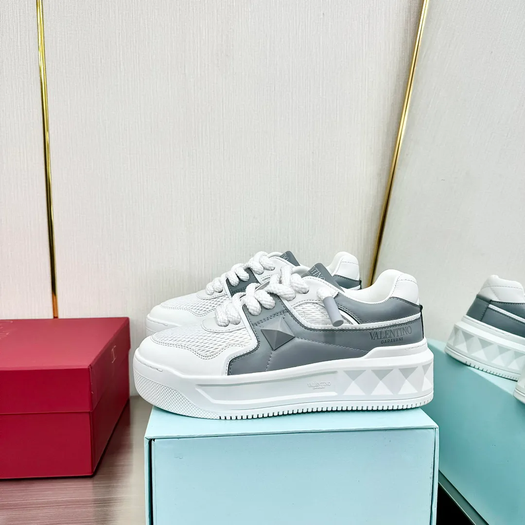 Women's Sneakers VALENTINO 17904340