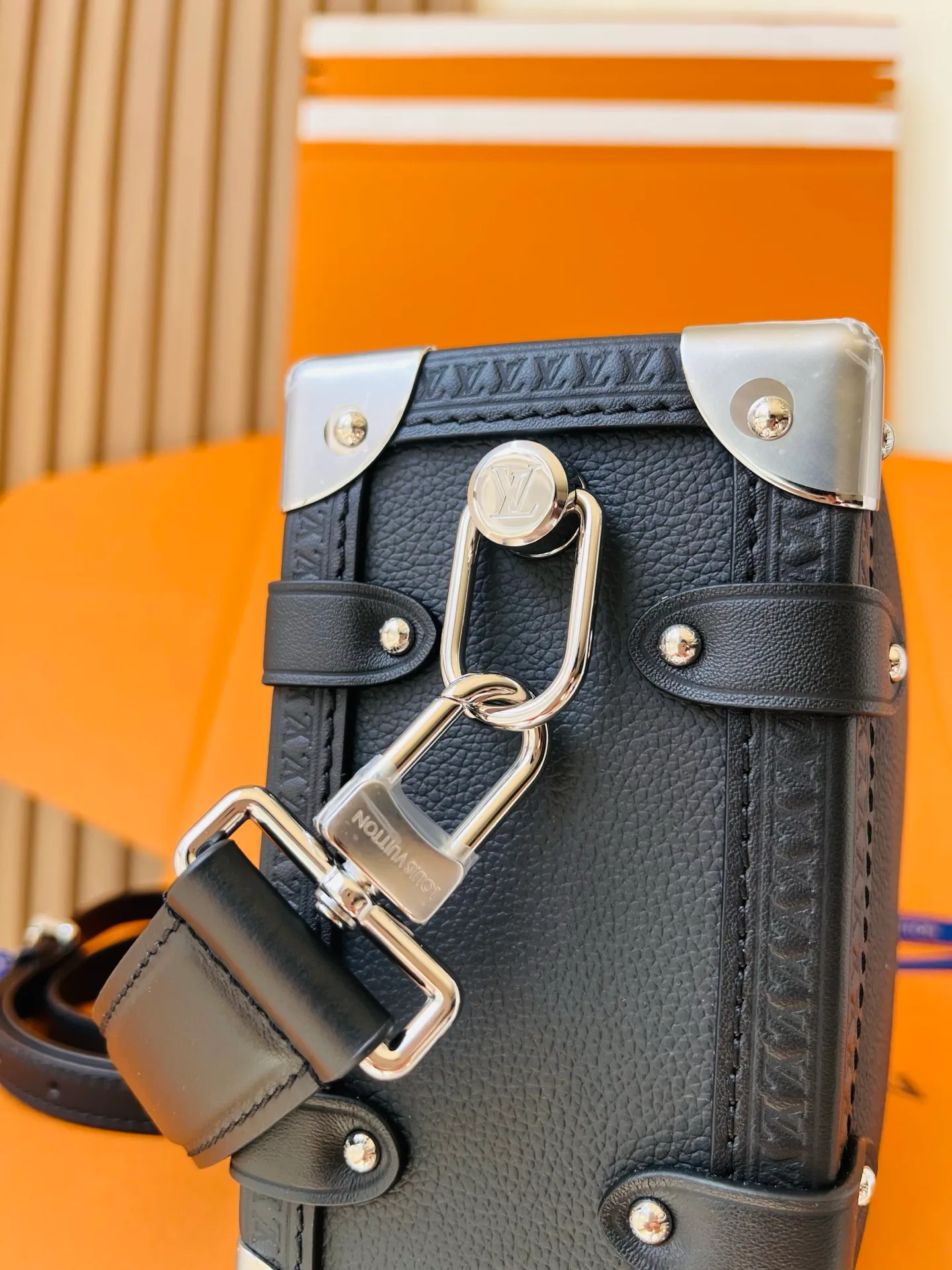 Women's Classic Handbags LOUIS VUITTON 17864846