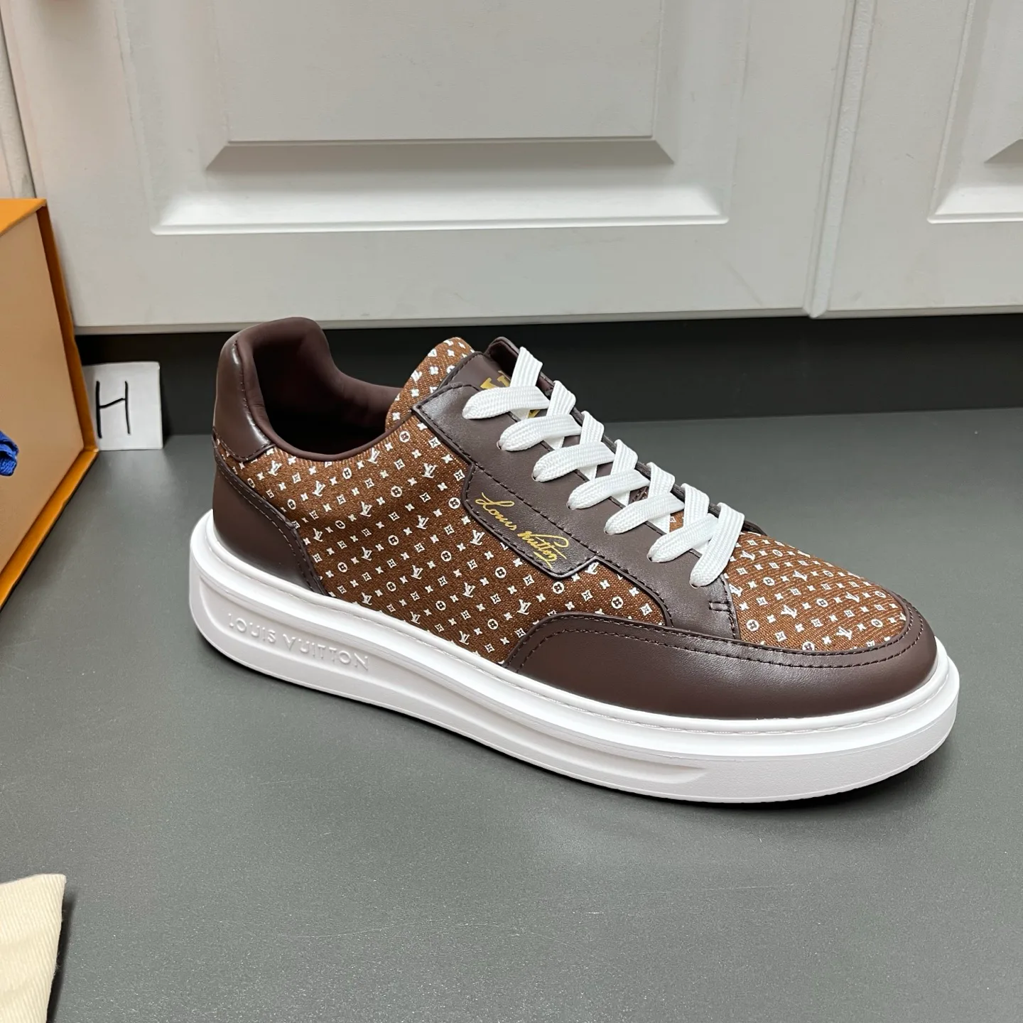 Men's Sneakers LOUIS VUITTON 18500176