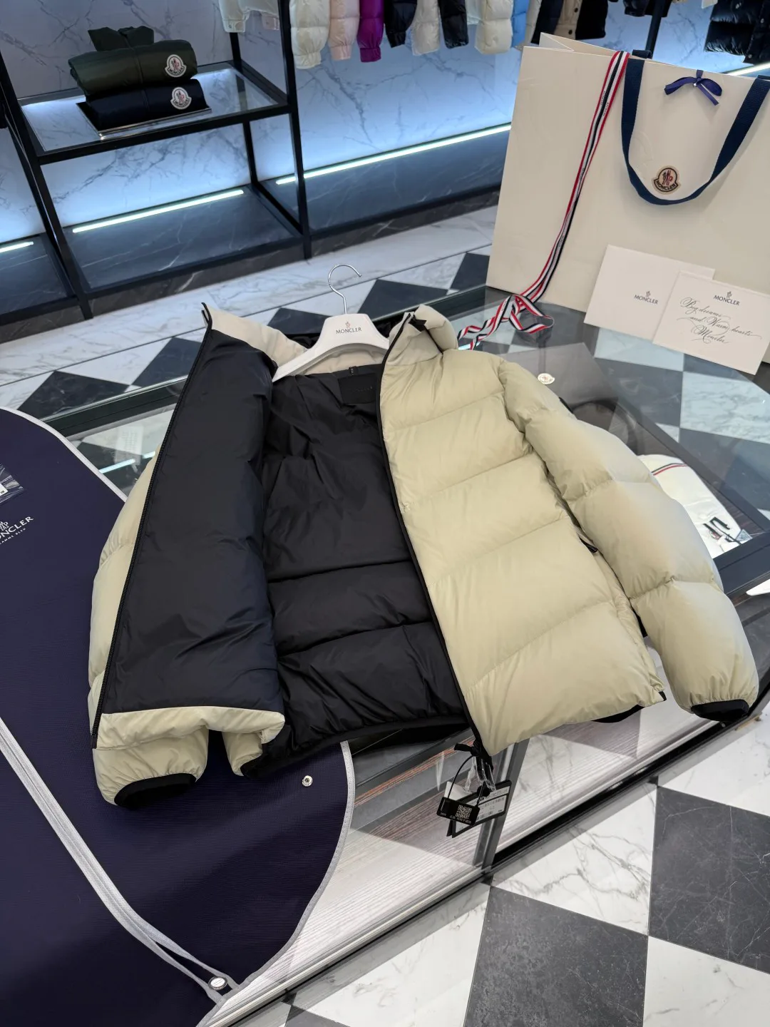 Women's Jackets And Down Jackets MONCLER 17864057