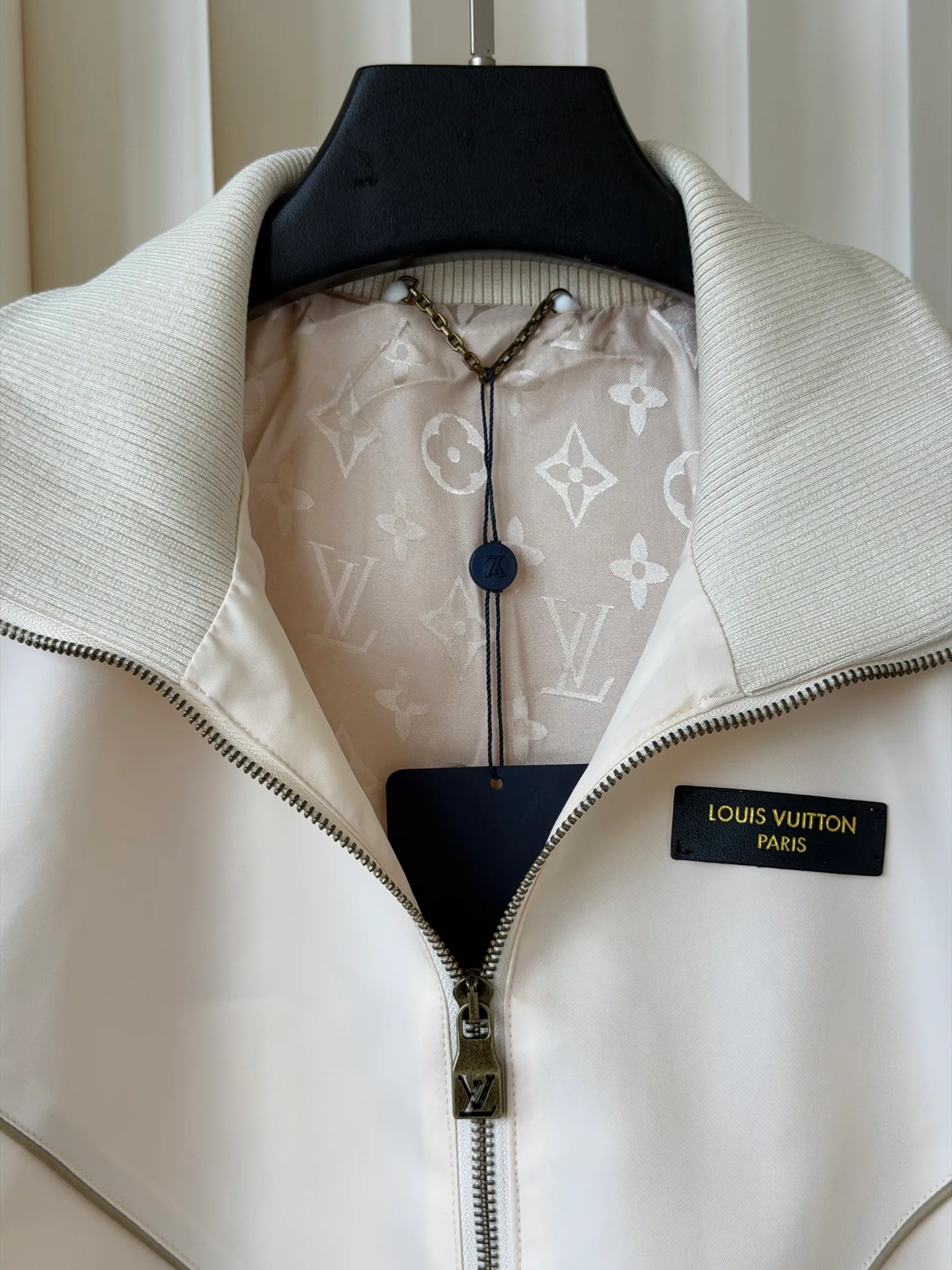 Women's Jackets And Down Jackets LOUIS VUITTON 17950103