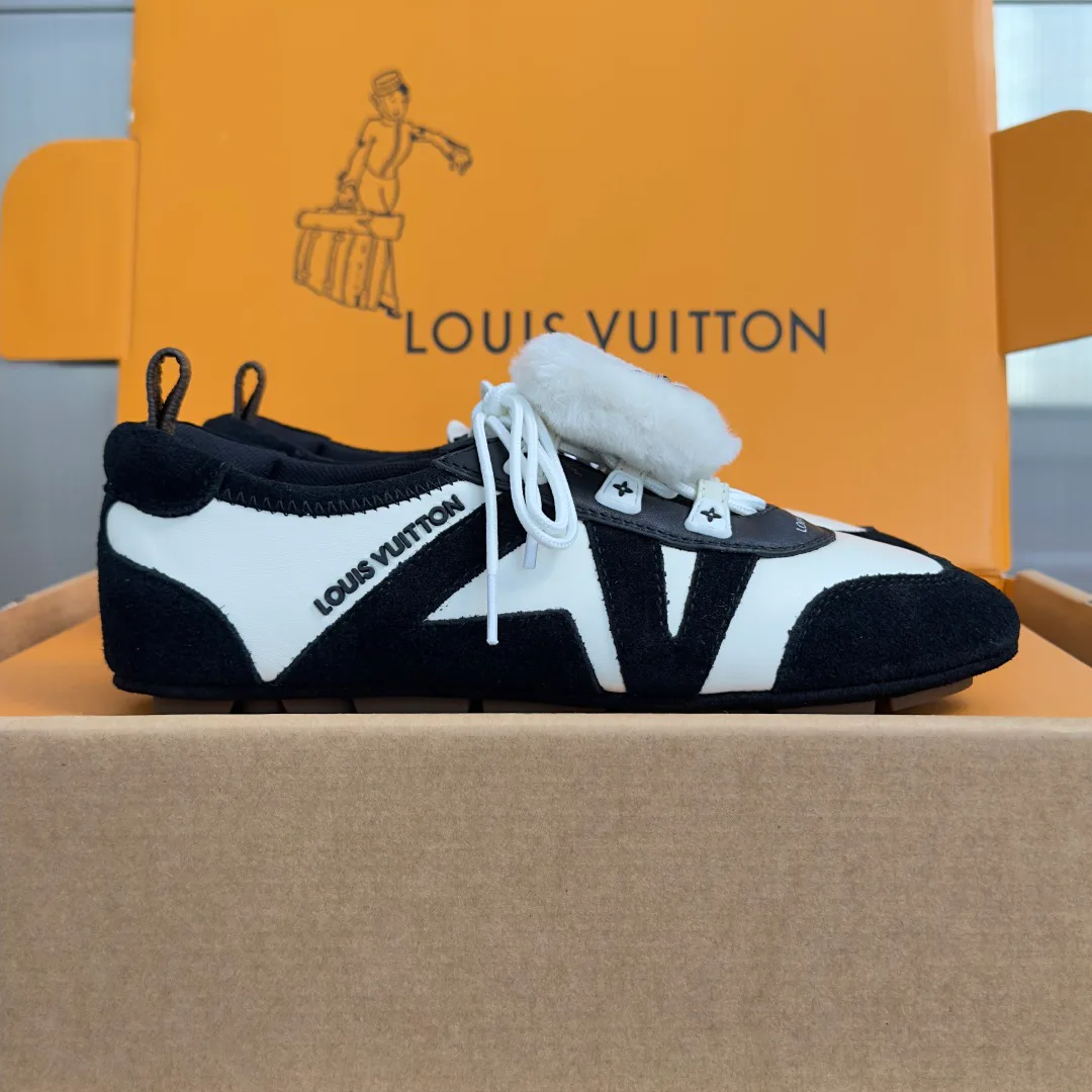 Women's Sneakers LOUIS VUITTON 17415512