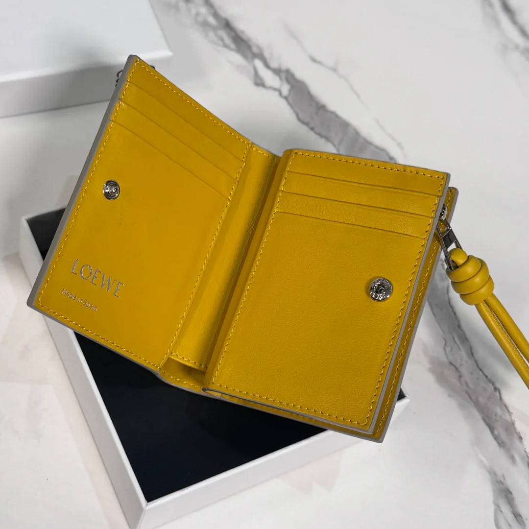 Women's Clutches LOEWE 17678667