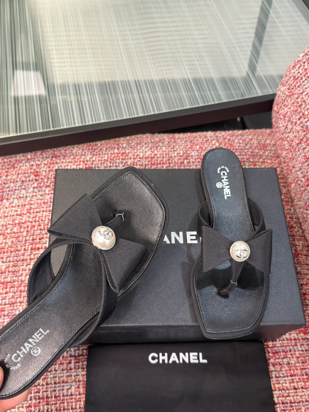 Women's Flip-Flops CHANEL 17480150