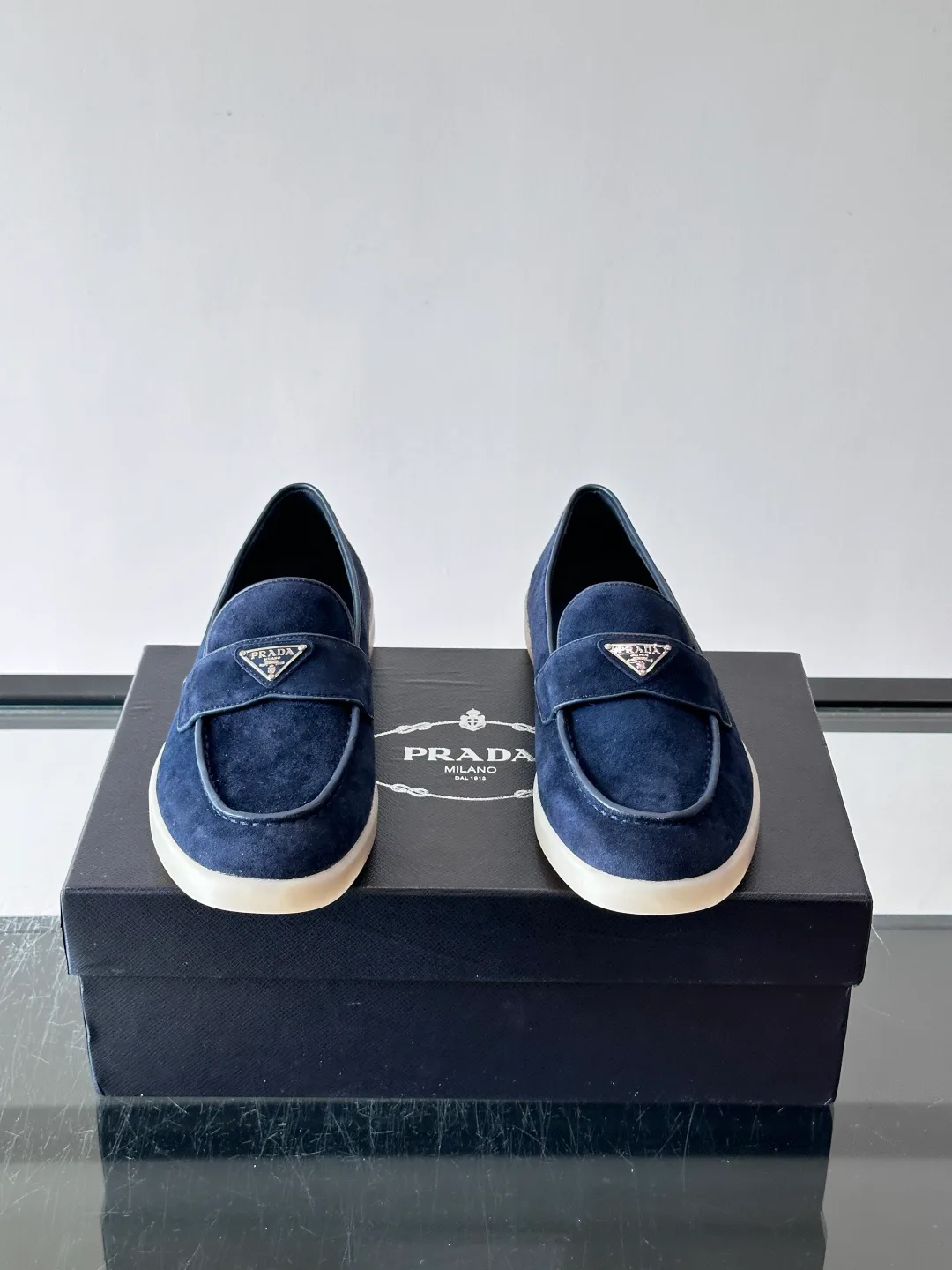 Men's Loafers And Dress Shoes PRADA 18102309