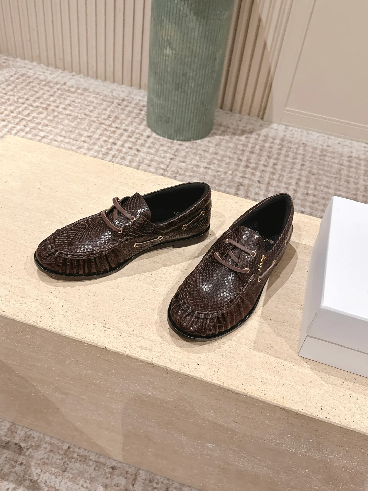 Women's Loafers And Moccasins SAINT LAURENT 18092252