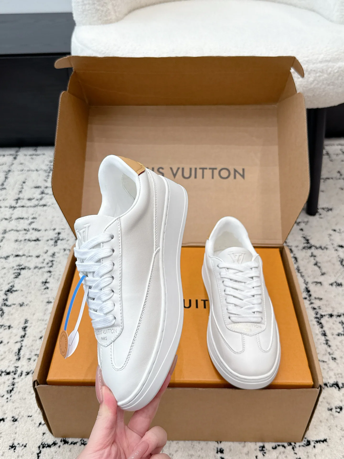 Women's Sneakers LOUIS VUITTON 17615665