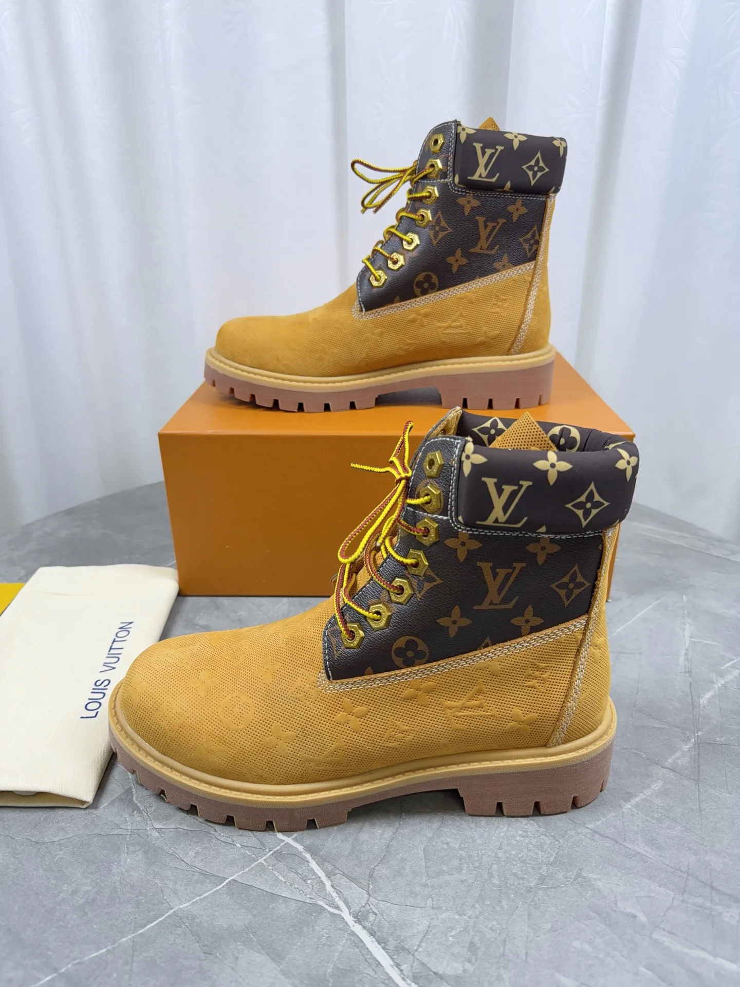 Women's Ankle Boots LOUIS VUITTON 17368613