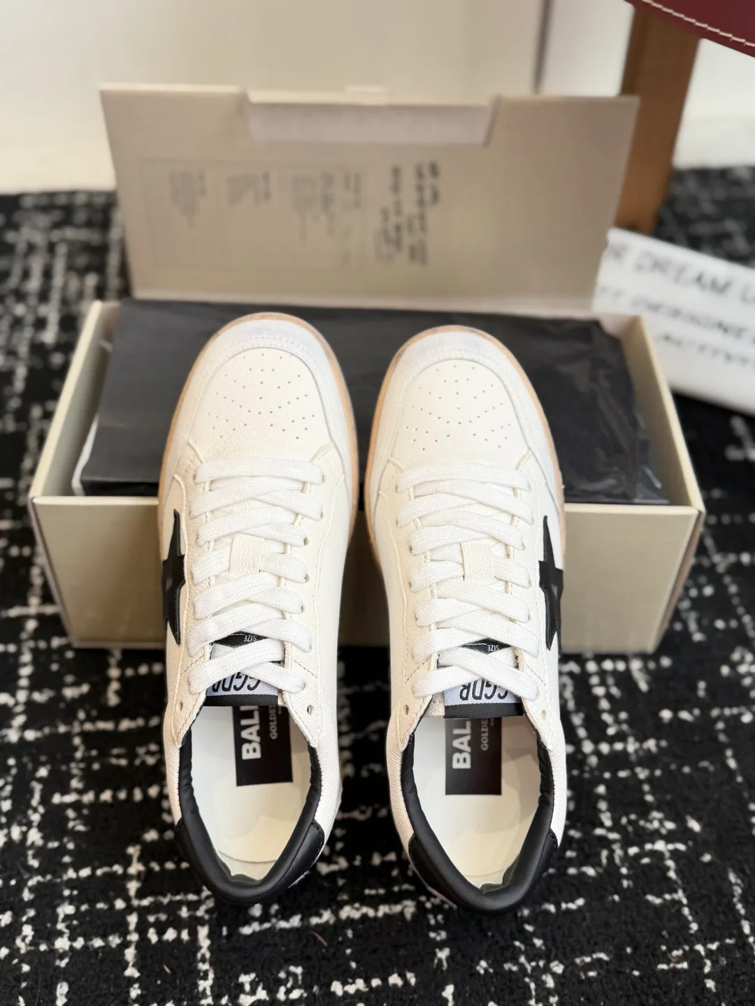 Women's Sneakers GOLDEN GOOSE 18305935