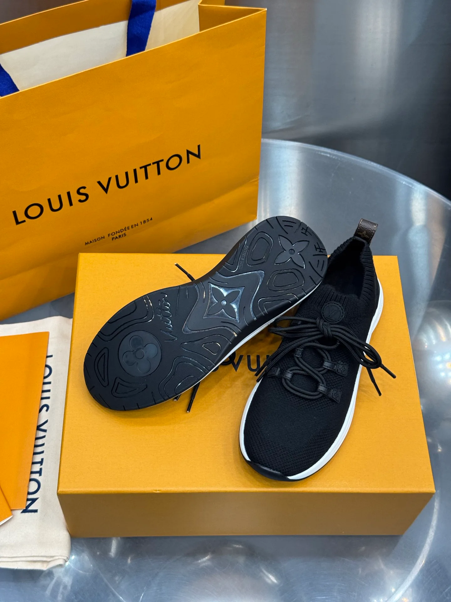 Women's Sneakers LOUIS VUITTON 18202471