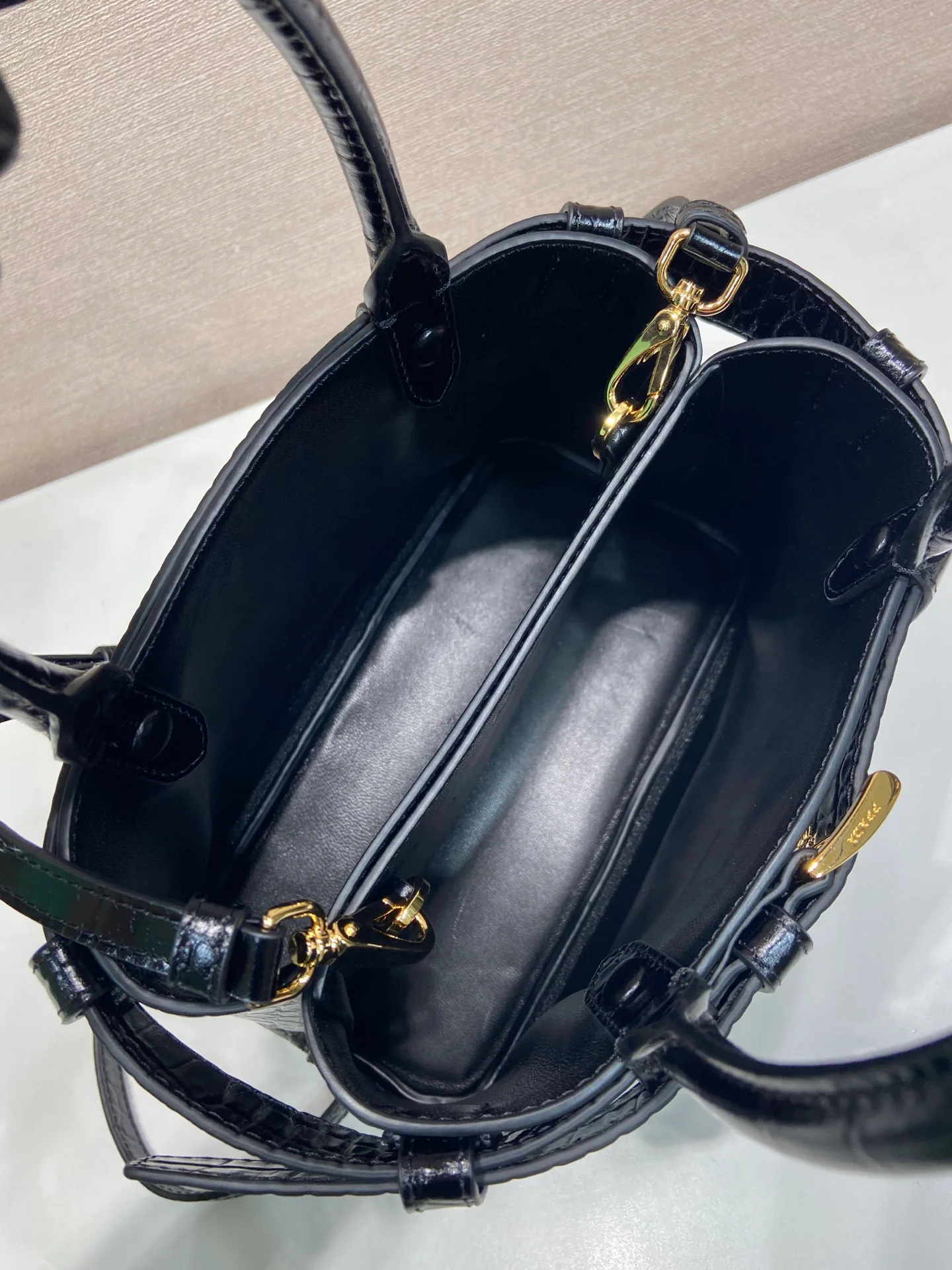 Классические Сумки Женские Prada 18640298