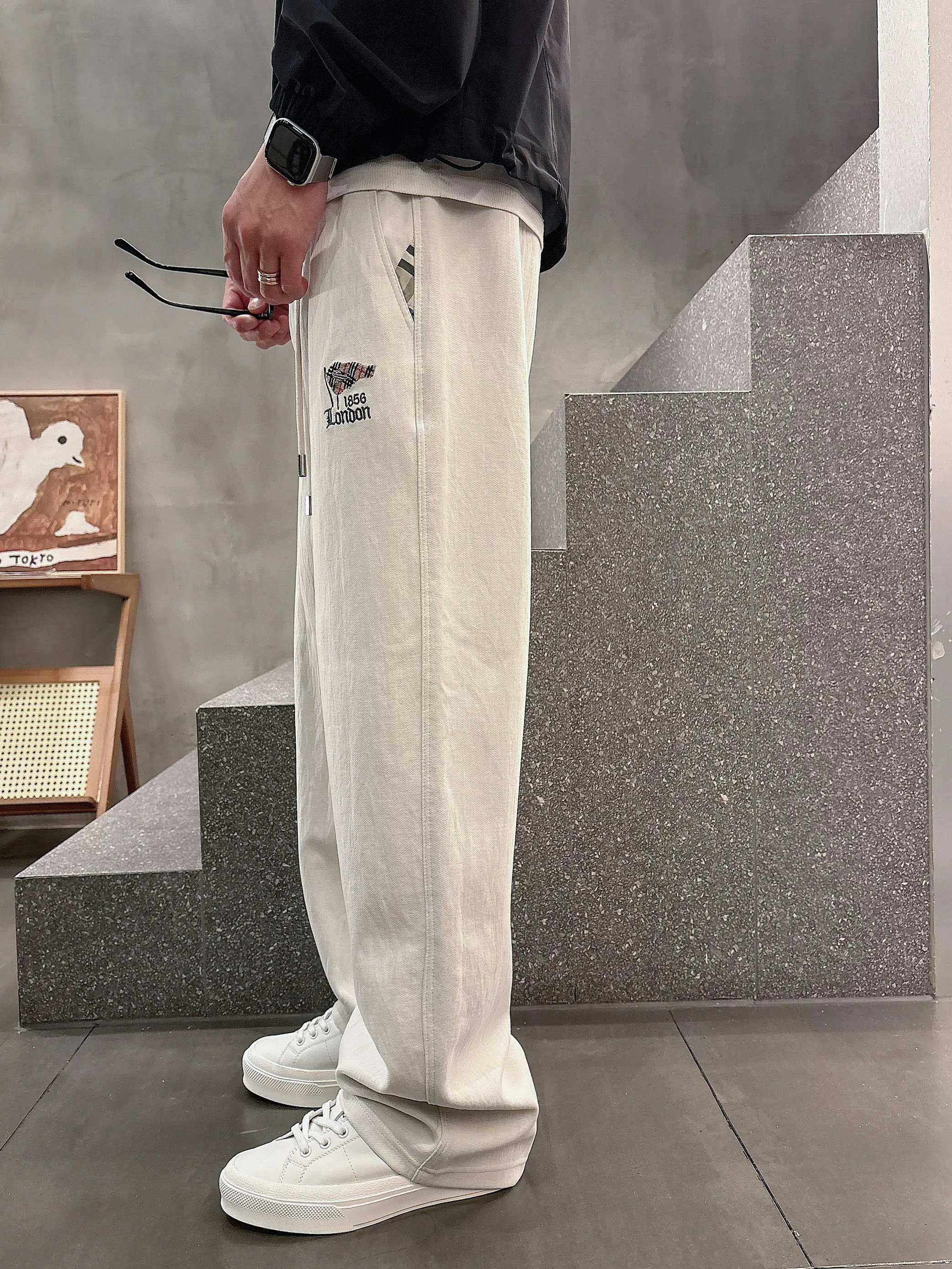Men's Trousers BURBERRY 18368696