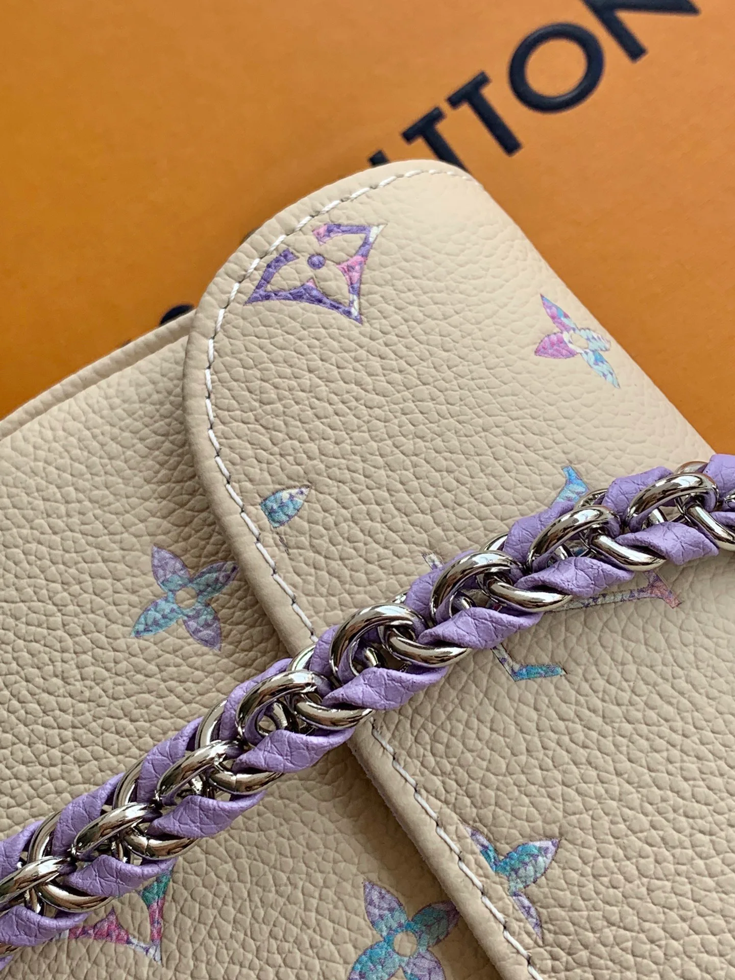 Women's Shoulder Bags LOUIS VUITTON 17949173