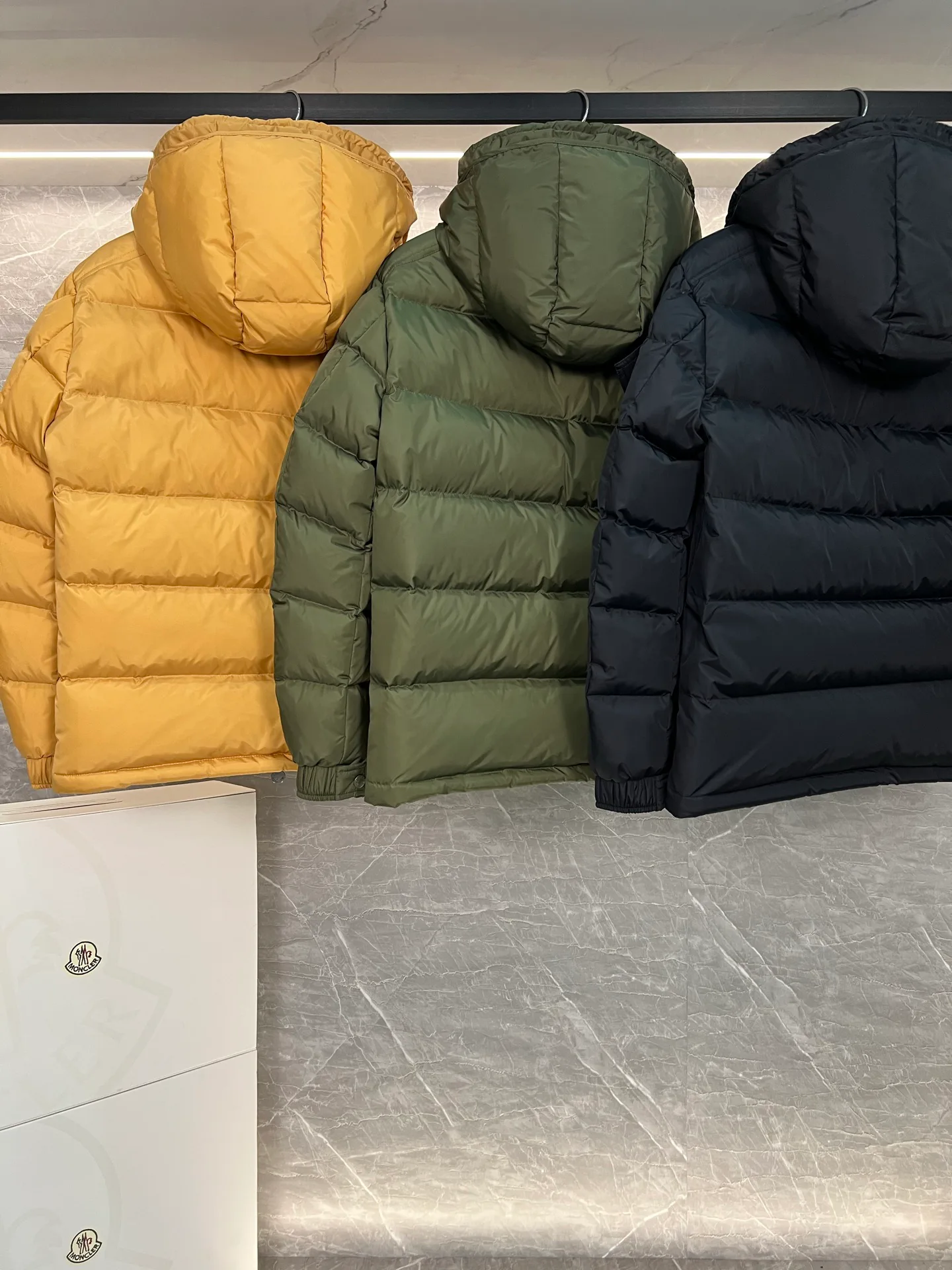 Куртки И Пуховики Мужские Moncler 18599876