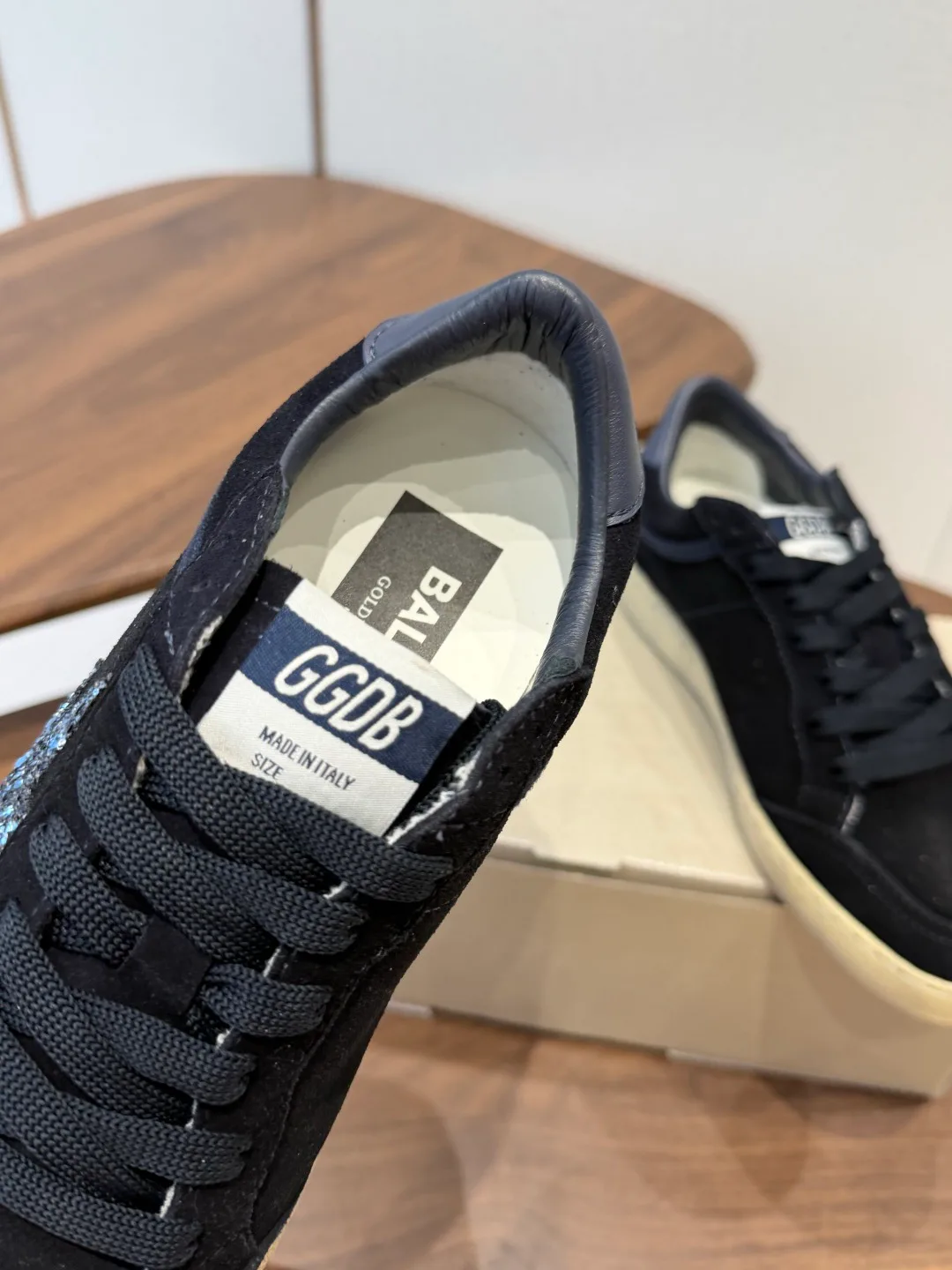 Women's Sneakers GOLDEN GOOSE 18357247