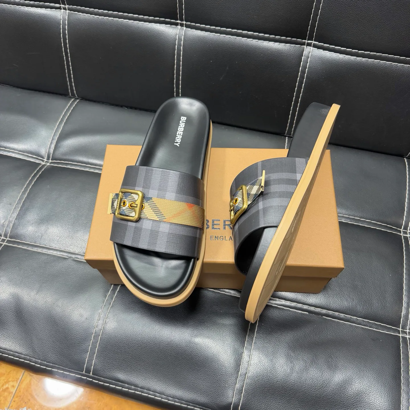 Men's Flip-Flops BURBERRY 17954963