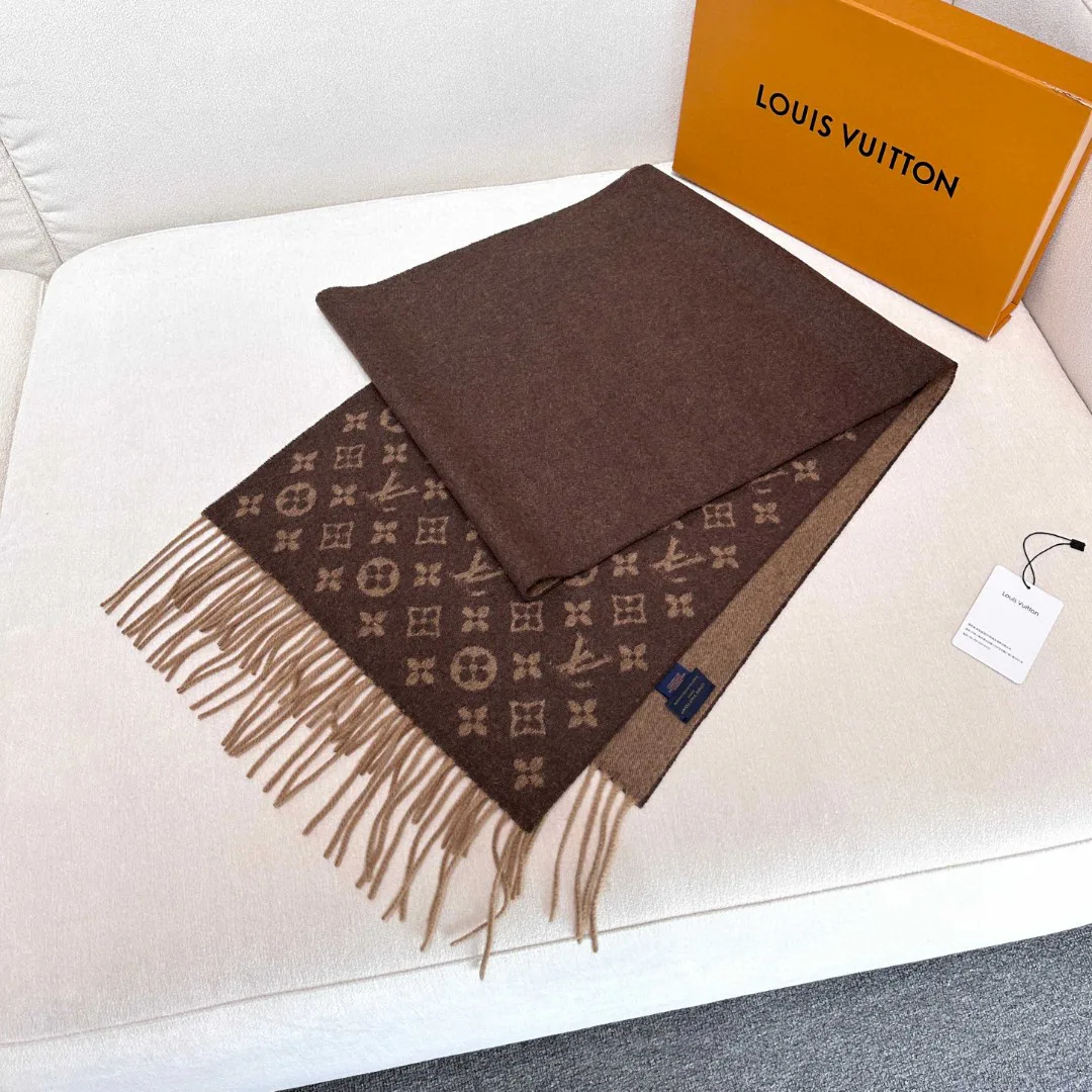Scarves LOUIS VUITTON 18476637