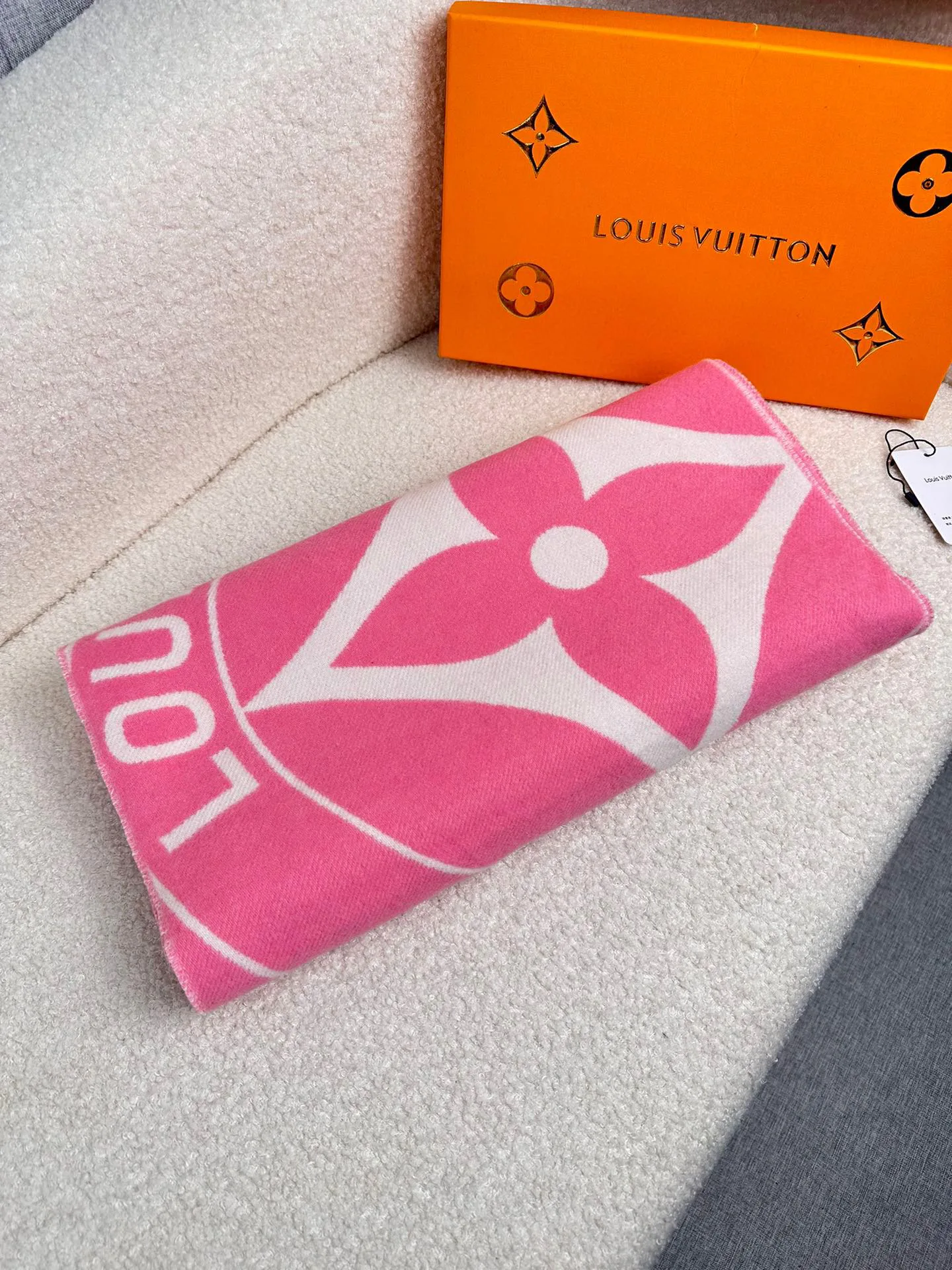 Scarves LOUIS VUITTON 18476667