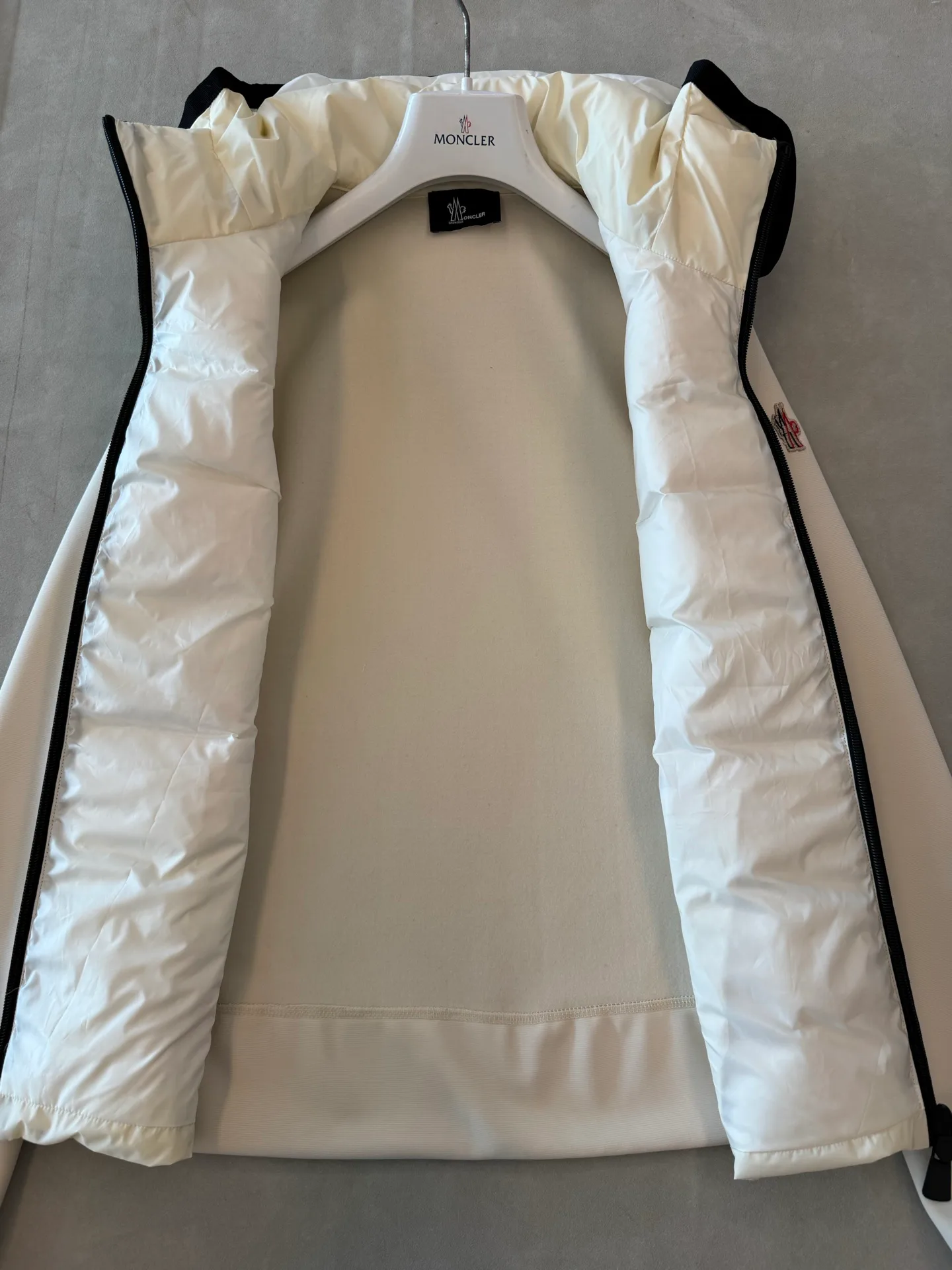 Women's Jackets And Down Jackets MONCLER 18491937