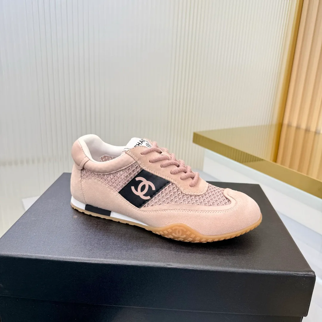 Women's Sneakers CHANEL 18366993