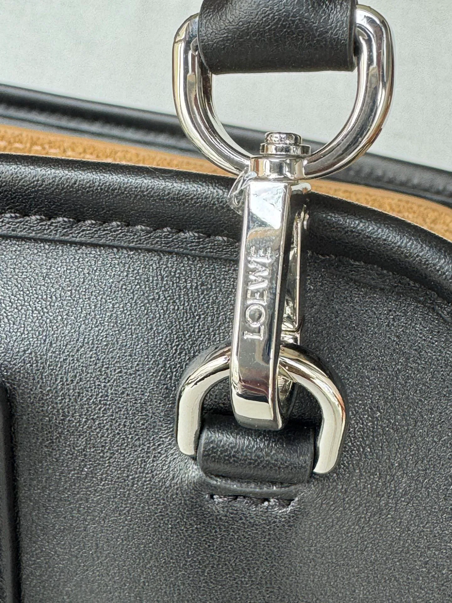 Women's Classic Handbags LOEWE 18231890