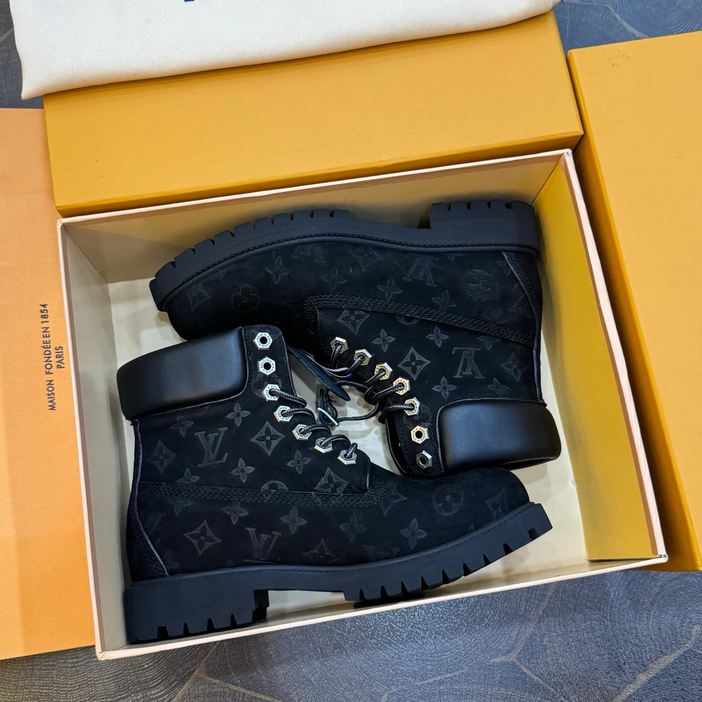 Men's Ankle Boots LOUIS VUITTON 18267071