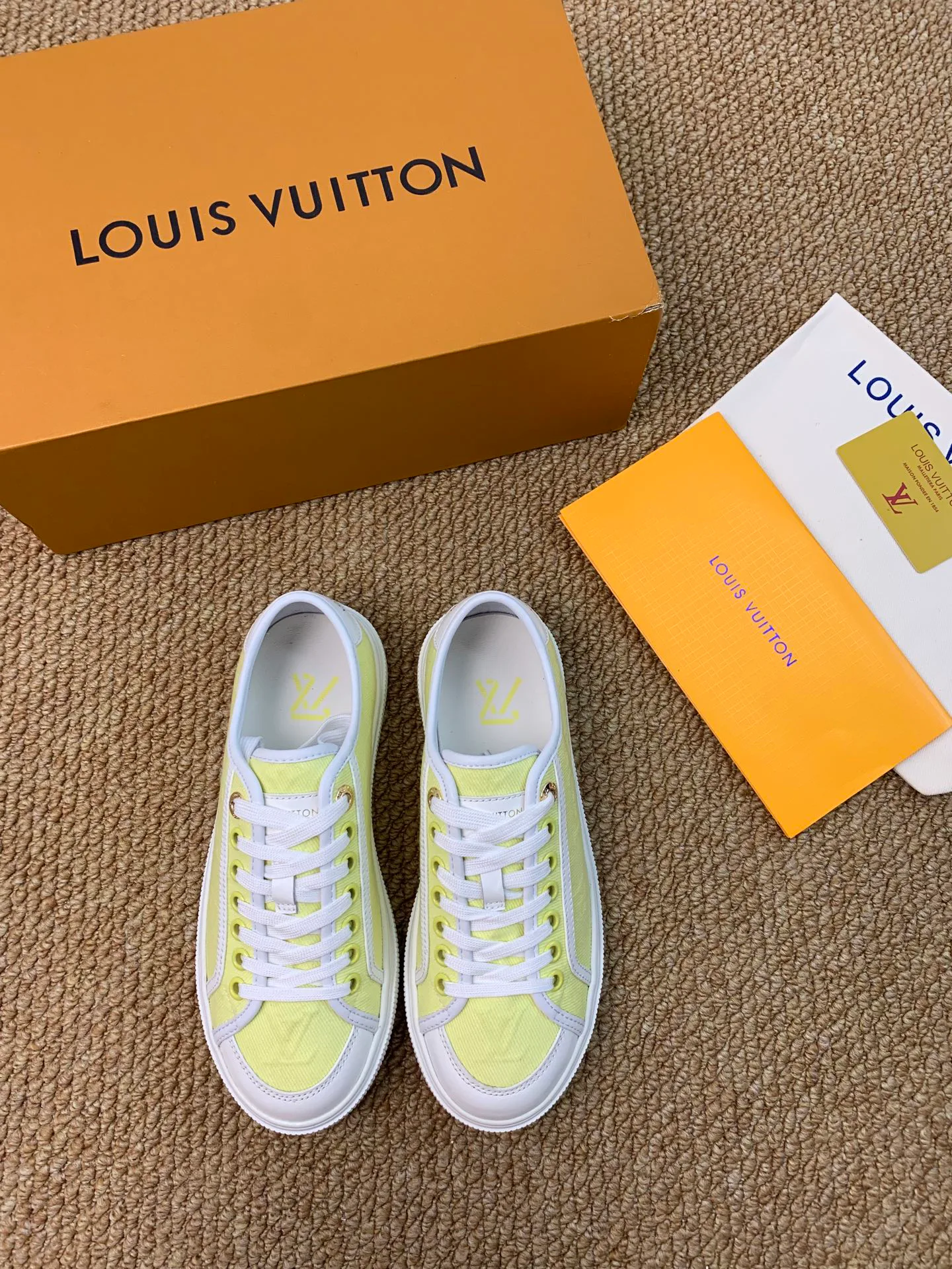 Women's Sneakers LOUIS VUITTON 17545205