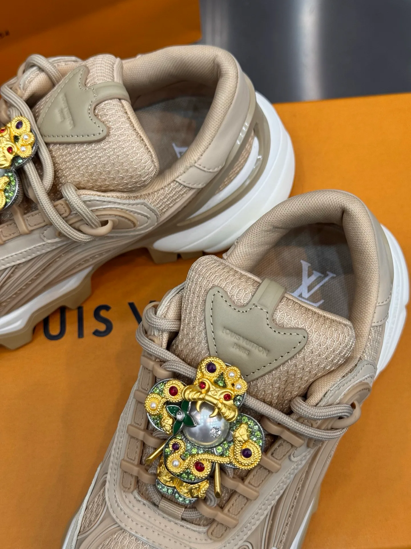 Women's Sneakers LOUIS VUITTON 18202598