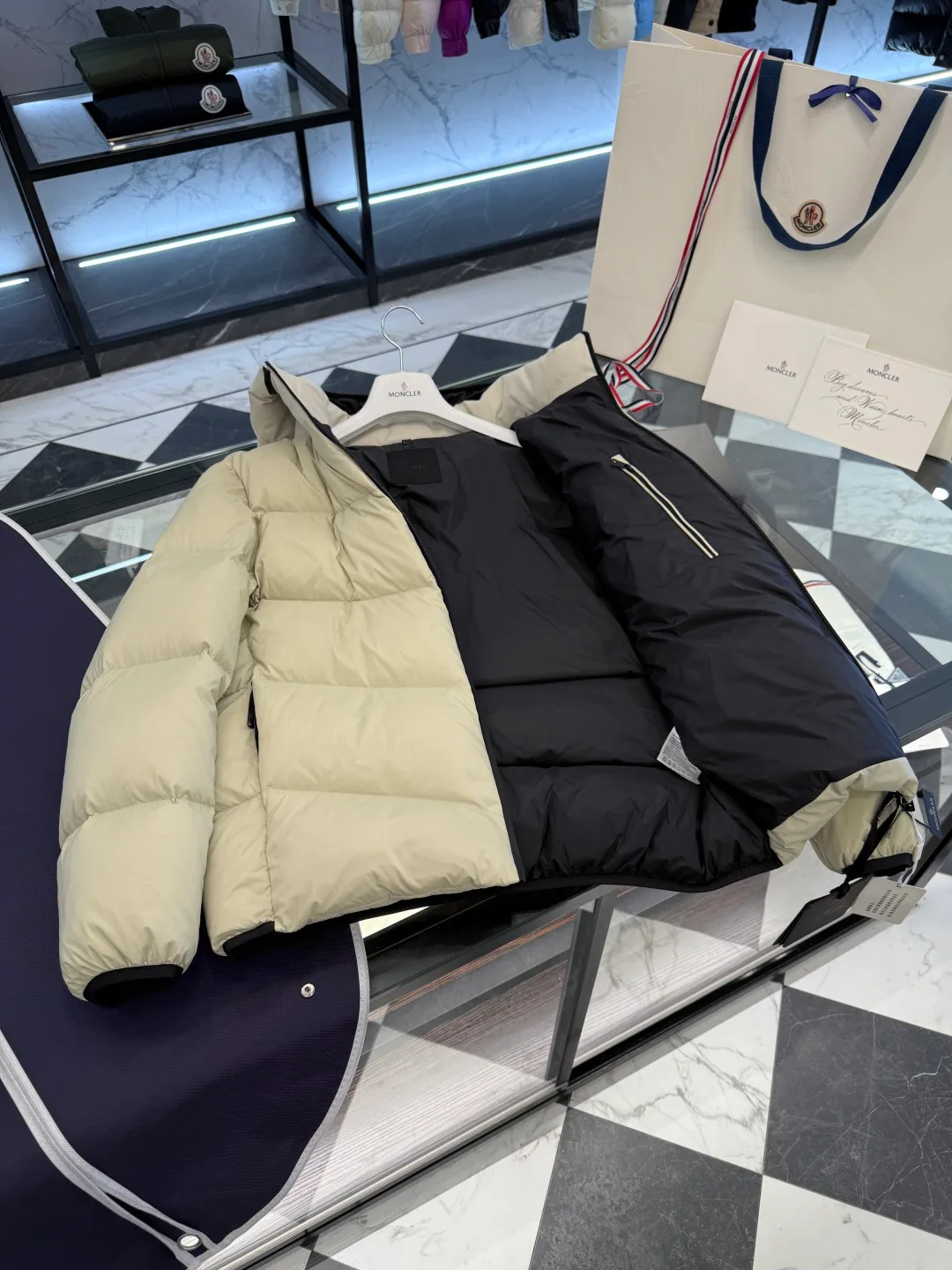 Women's Jackets And Down Jackets MONCLER 17864057