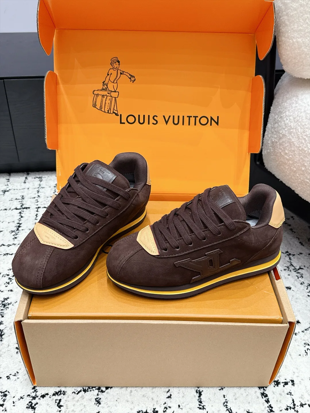 Women's Sneakers LOUIS VUITTON 18406459