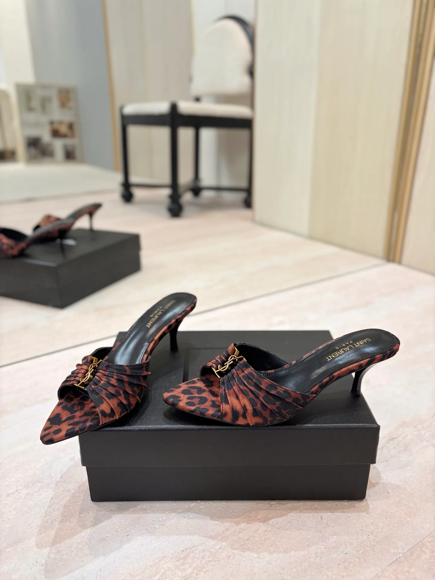 Women's Mules And Clogs SAINT LAURENT 17476009