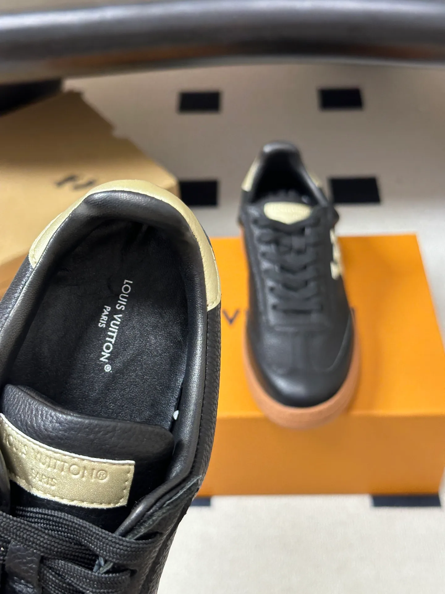 Women's Sneakers LOUIS VUITTON 18340951