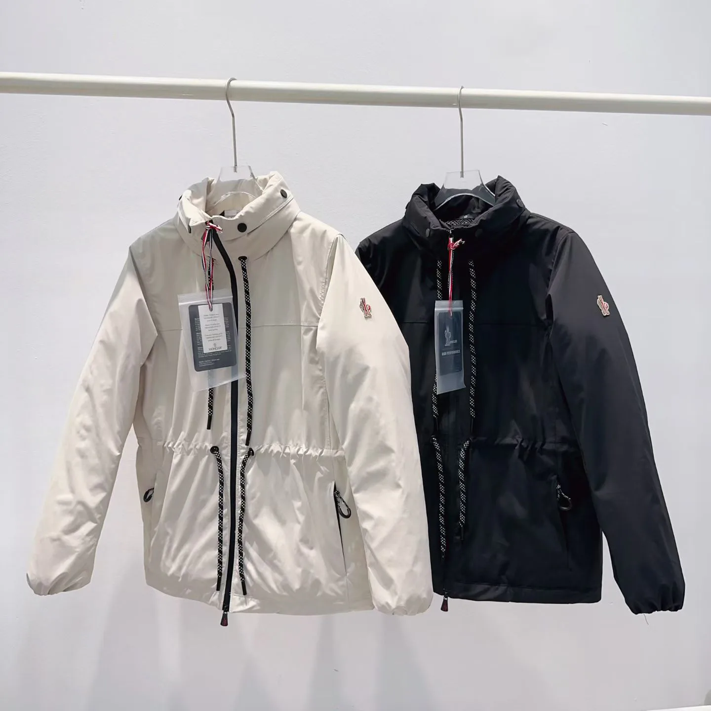 Women's Jackets And Down Jackets MONCLER 18374113